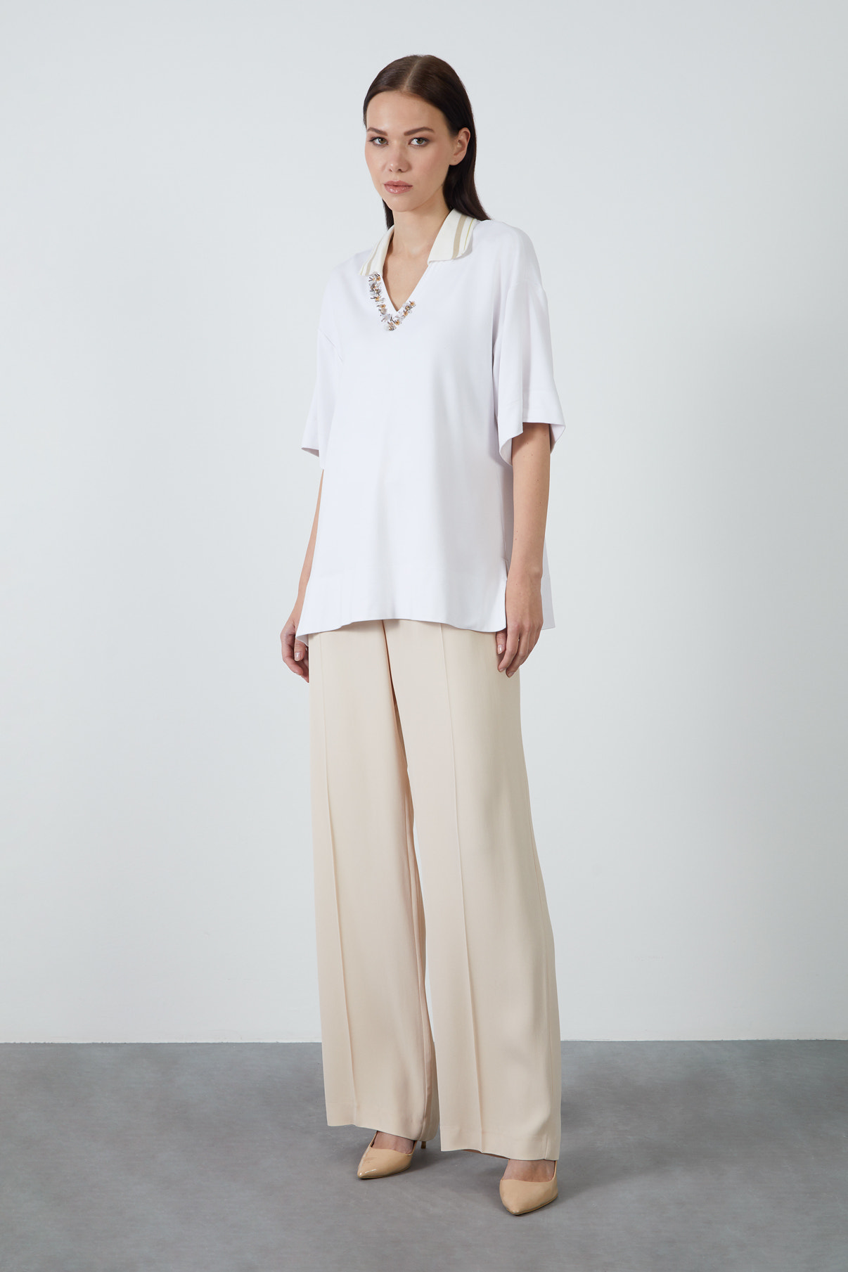 Yaka Ve Kol Ucu Trikolu V Yaka T-shirt