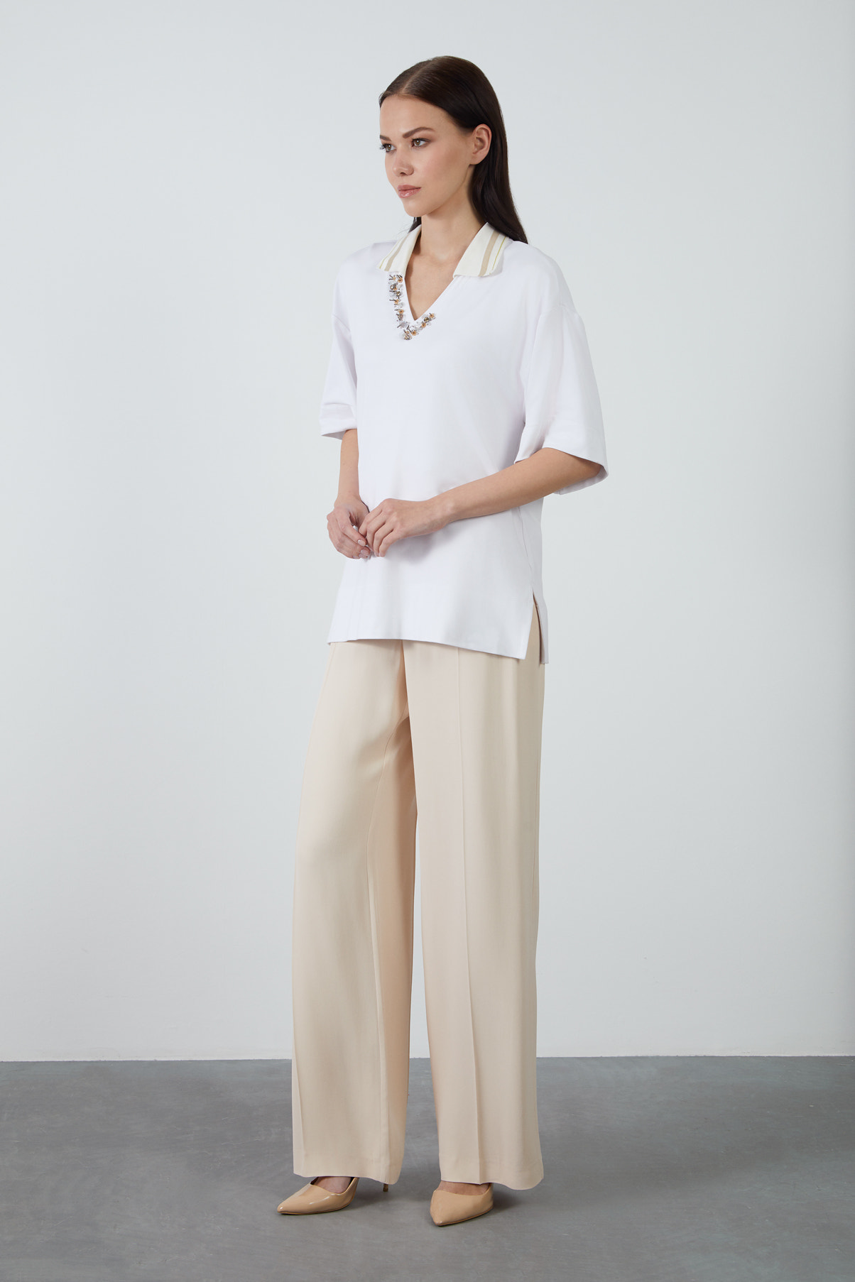 Yaka Ve Kol Ucu Trikolu V Yaka T-shirt