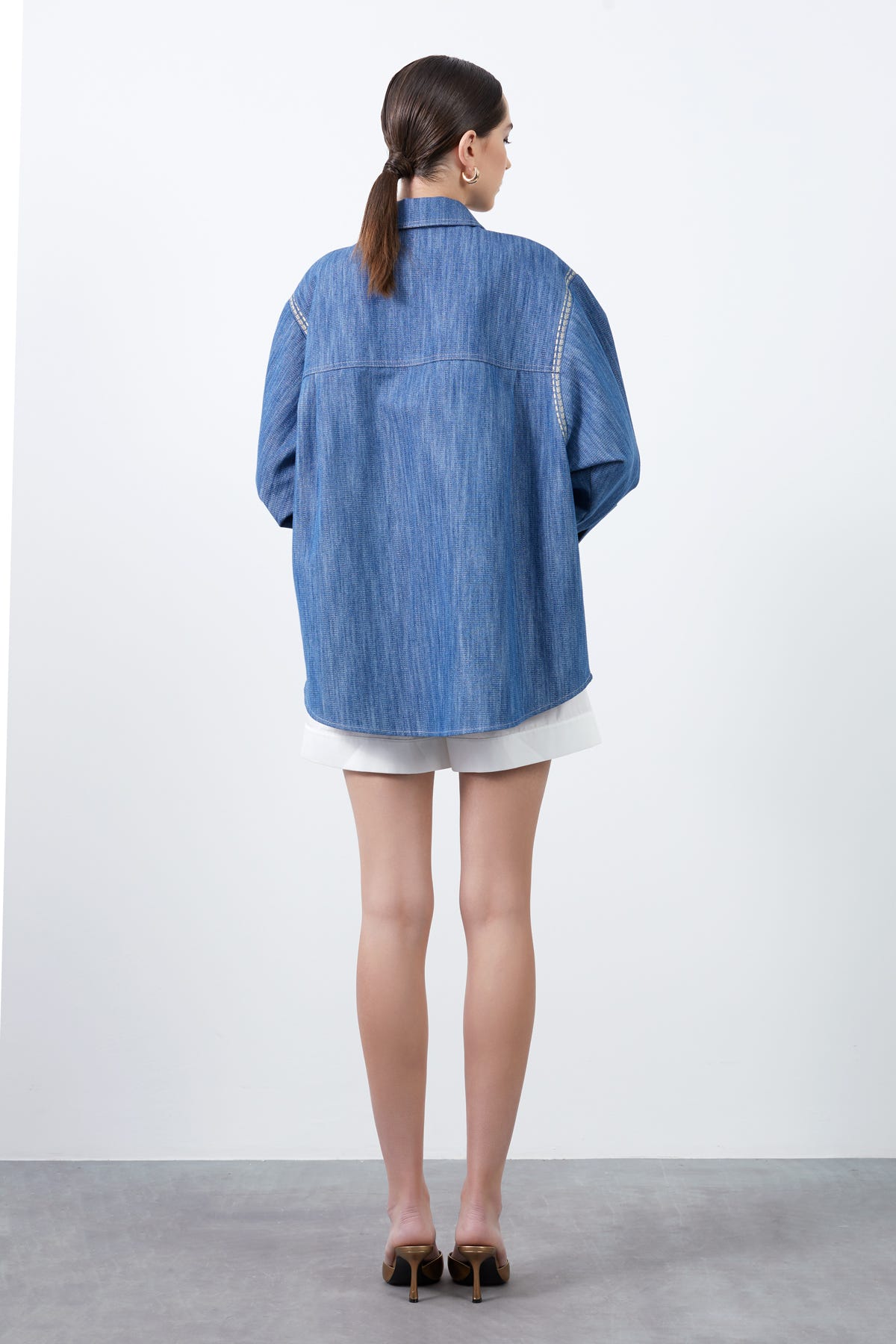 Düğme Detaylı Uzun Kollu Gömlek