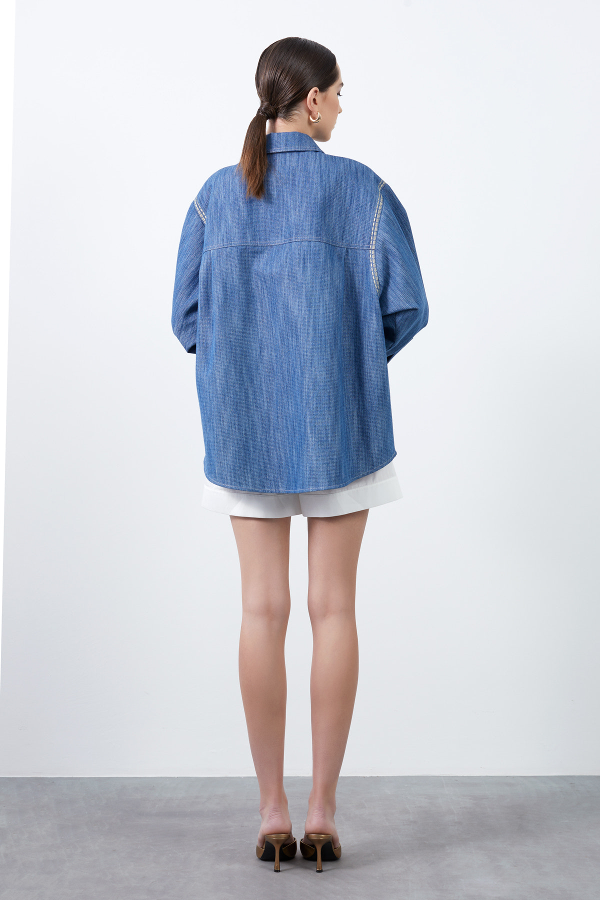 Düğme Detaylı Uzun Kollu Gömlek