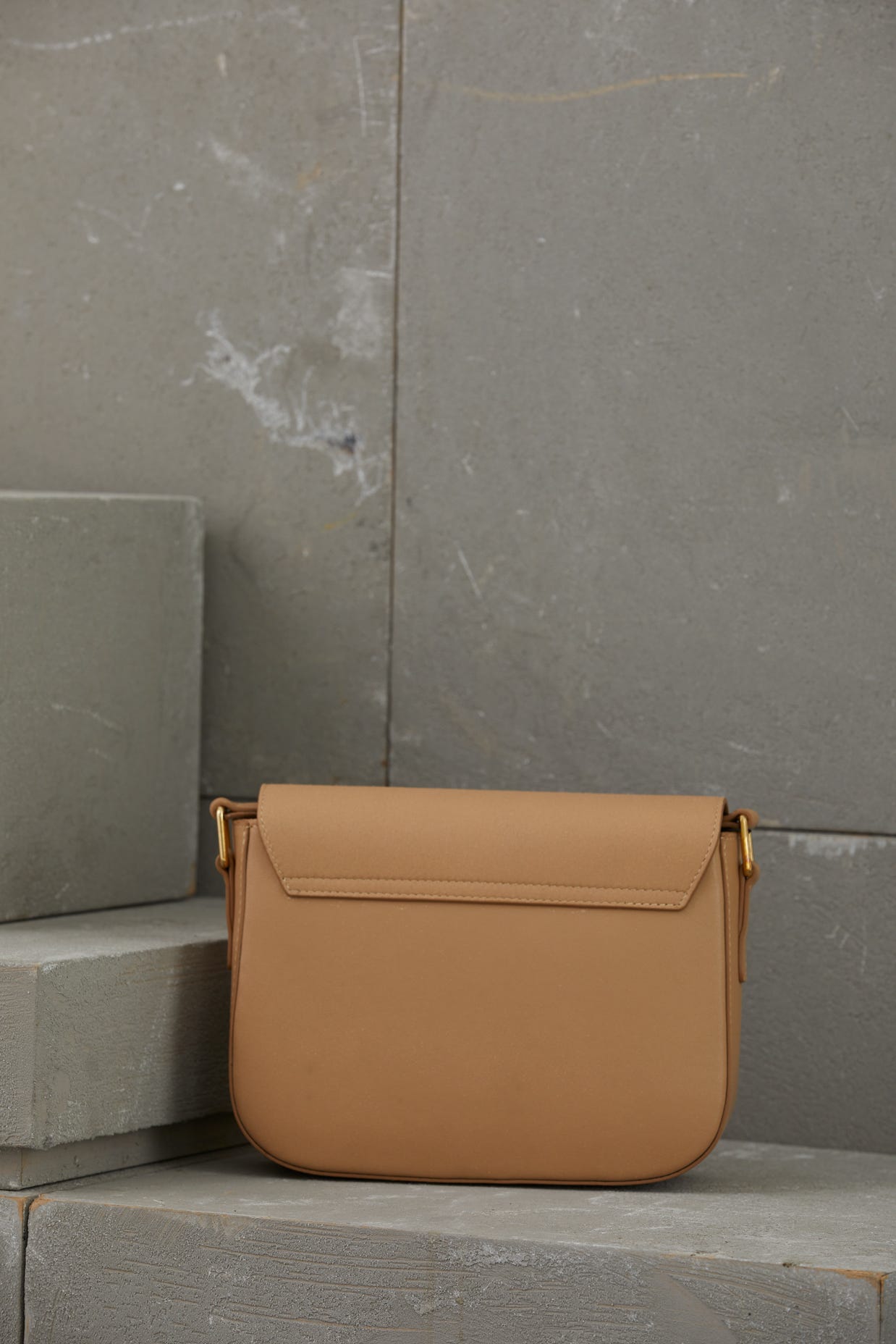 Ayarlanabilir Uzun Saplı Çıtçıt Kapamalı Haki Deri Çanta