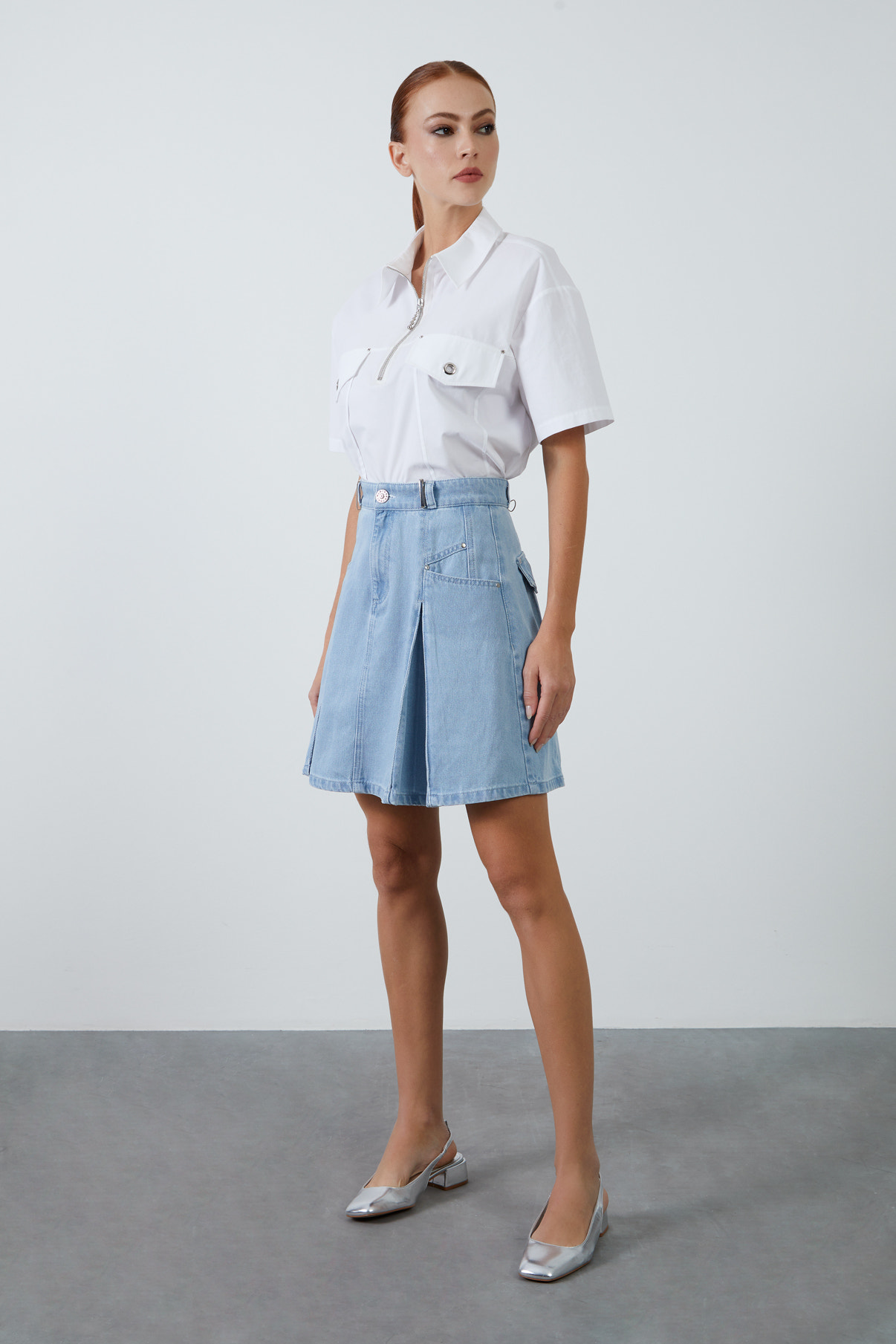 Pilikaşe Ve Kuşgözü Detaylı Mini Denim Etek