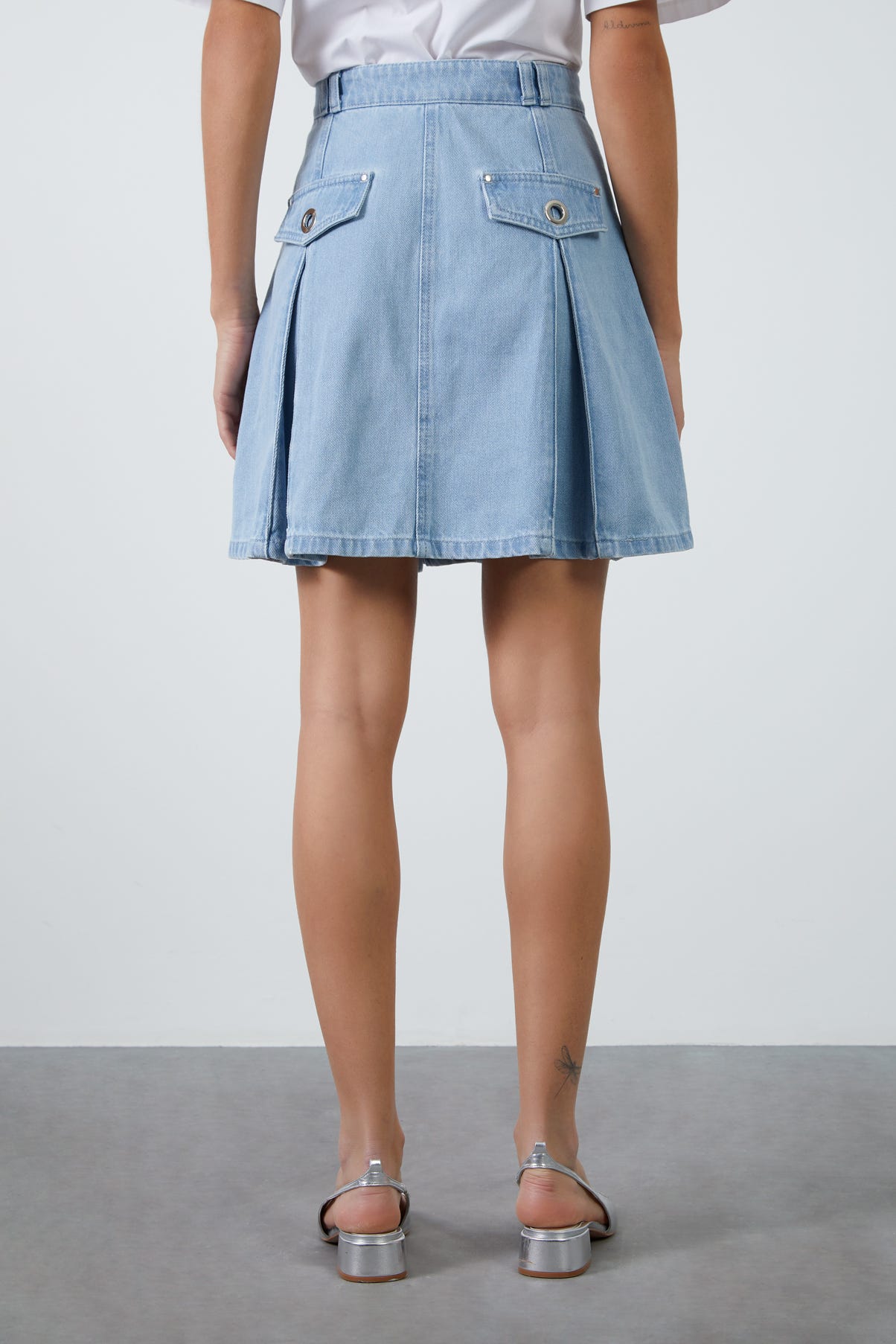 Pilikaşe Ve Kuşgözü Detaylı Mini Denim Etek