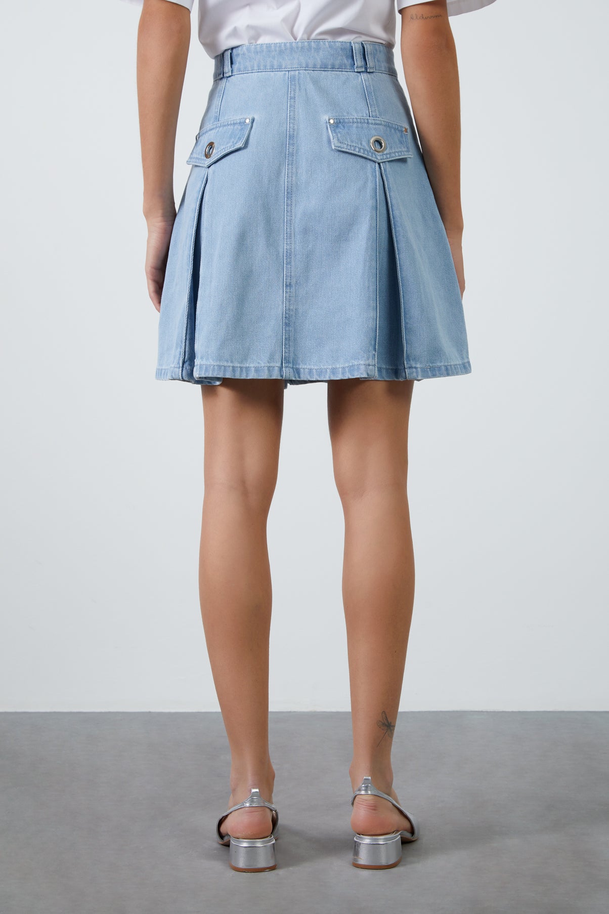 Pilikaşe Ve Kuşgözü Detaylı Mini Denim Etek