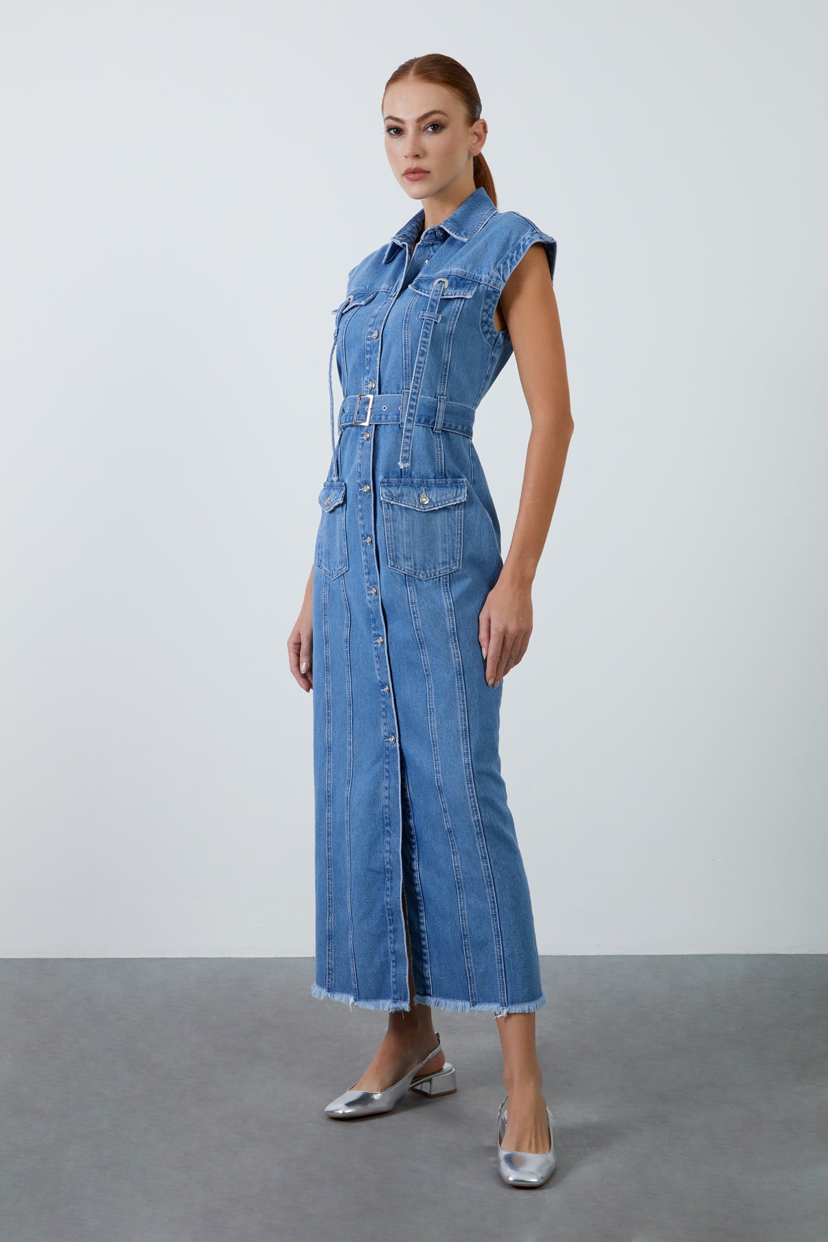 Metal Tokalı Kemerli Kolsuz Cepli Jean Maxi Elbise