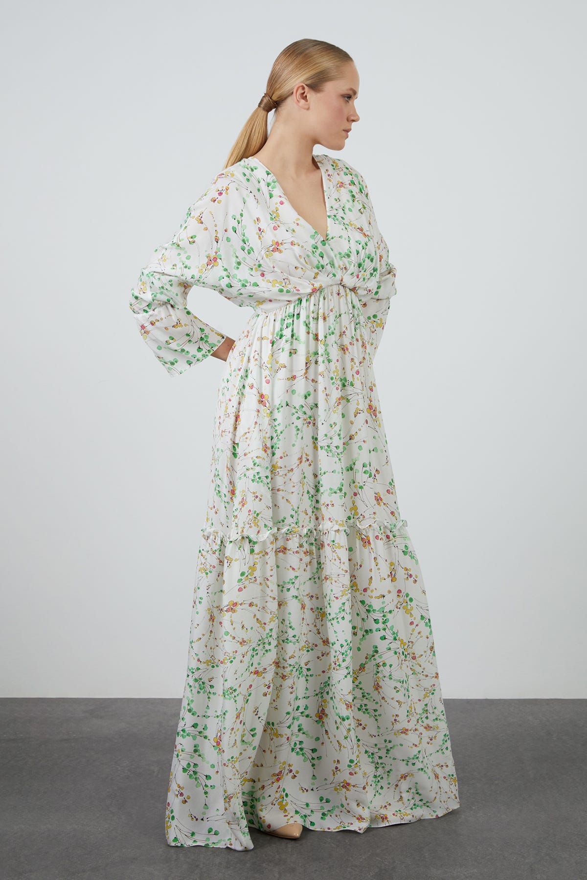 Uzun Kollu V Yaka Uzun Çiçek Desenli Uzun Elbise