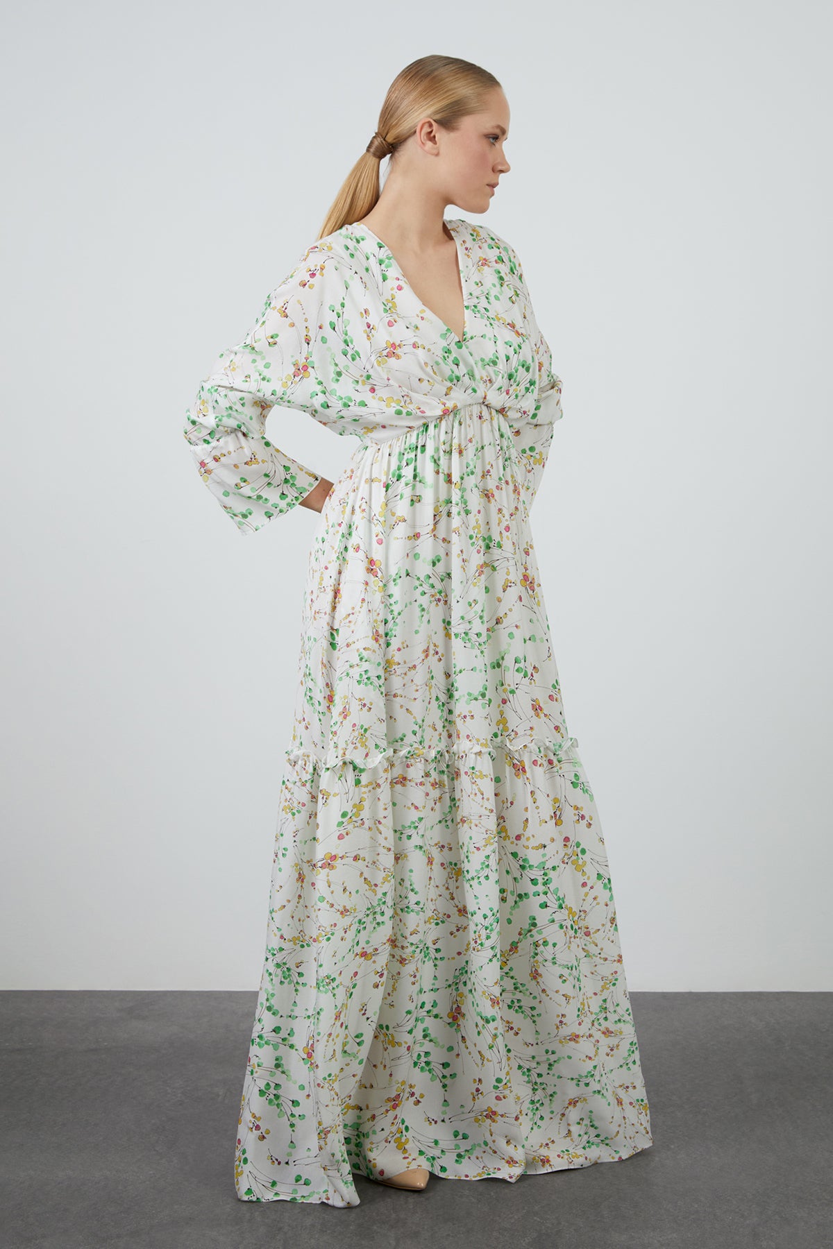 Uzun Kollu V Yaka Uzun Çiçek Desenli Uzun Elbise