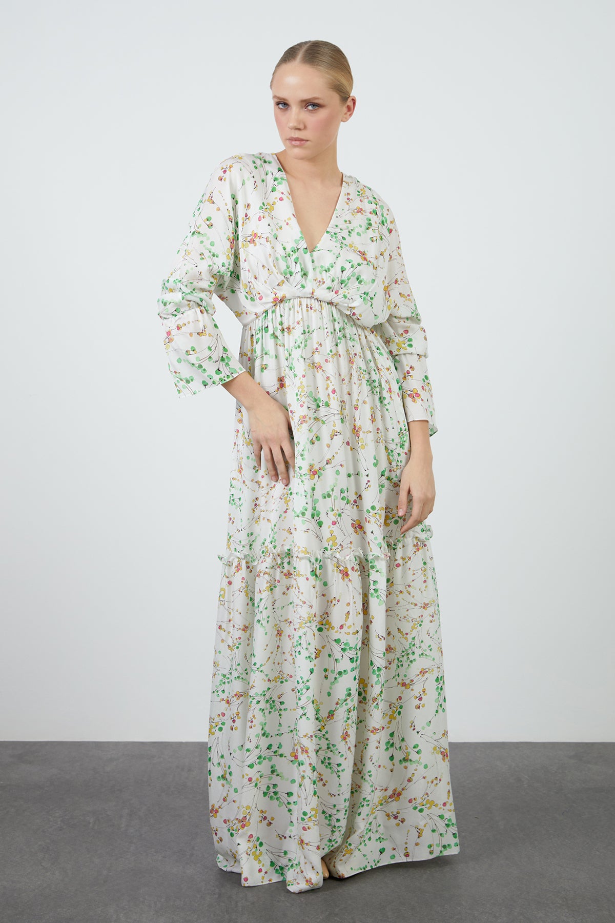 Uzun Kollu V Yaka Uzun Çiçek Desenli Uzun Elbise