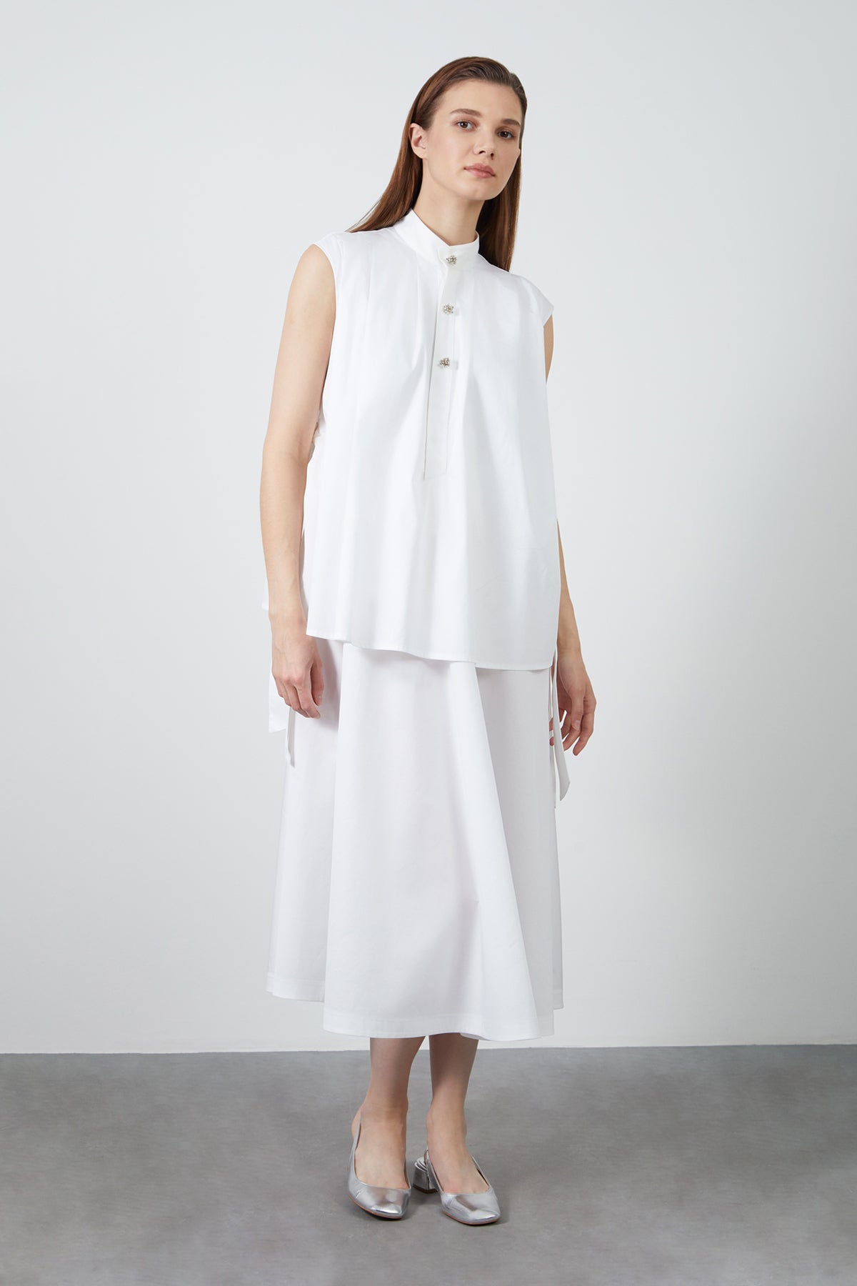 İşleme Detaylı Kolsuz Poplin Midi Elbise