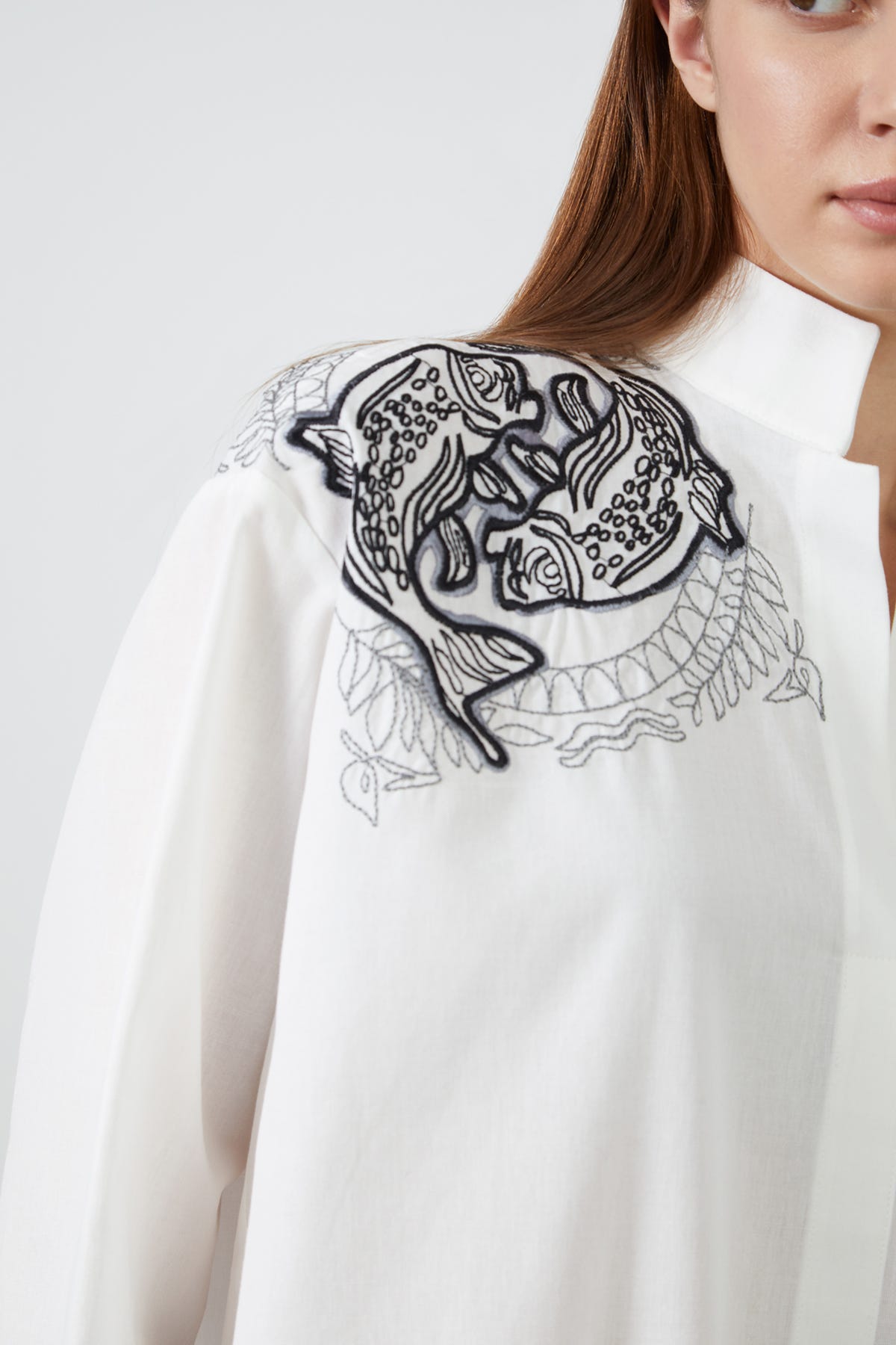 Omuz İşlemeli Uzun Kollu Gömlek