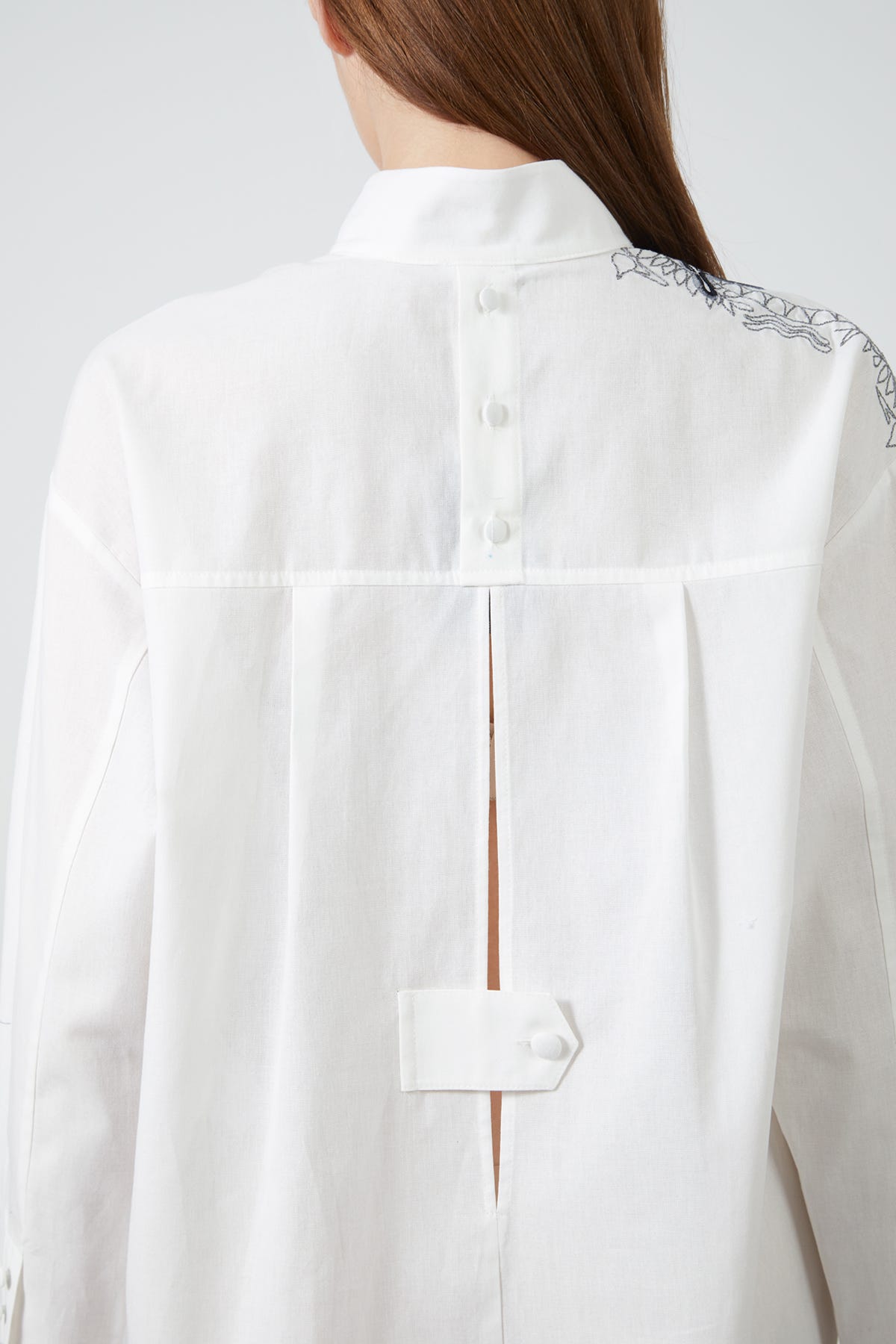 Omuz İşlemeli Uzun Kollu Gömlek