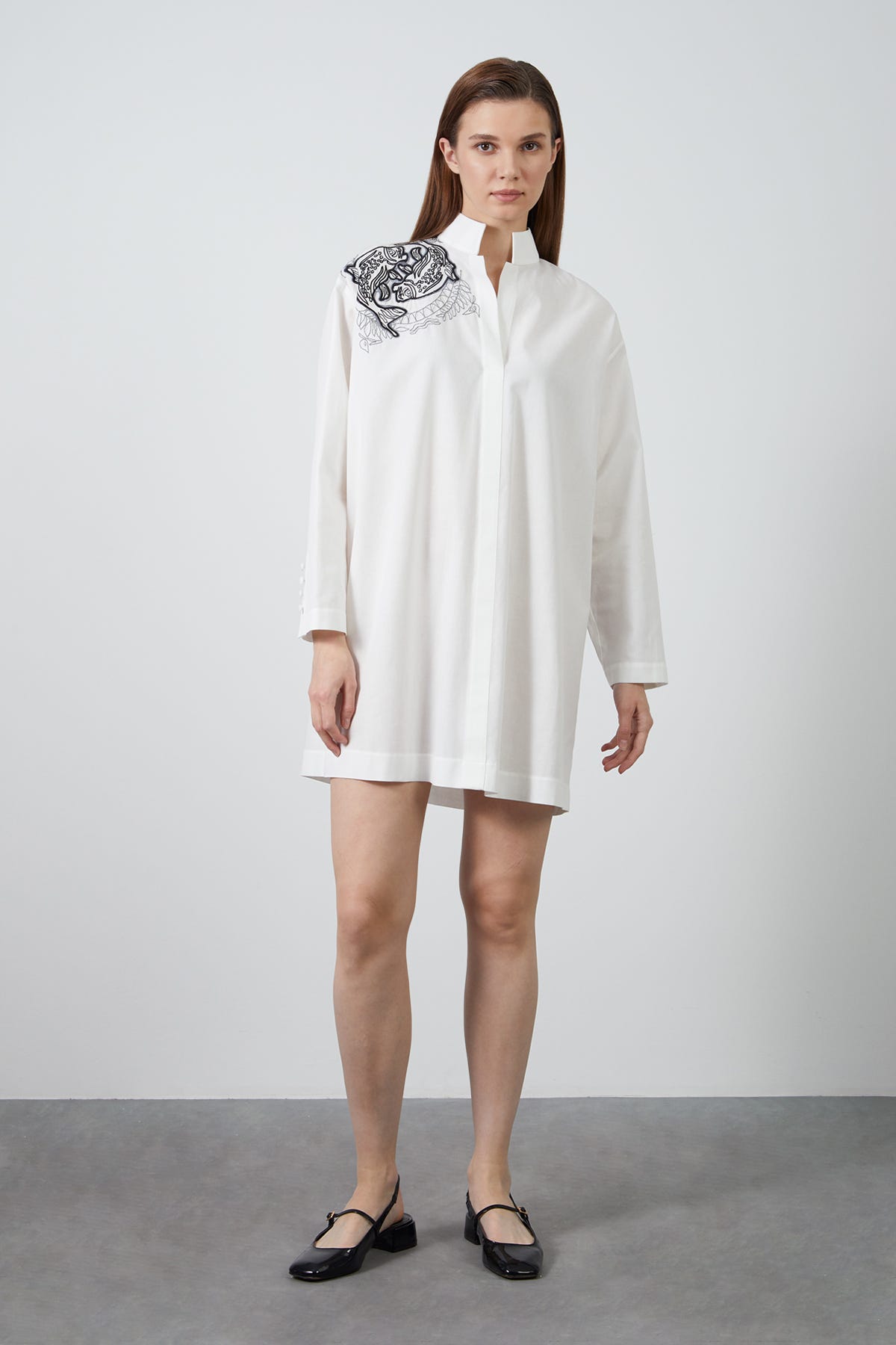 Omuz İşlemeli Uzun Kollu Gömlek