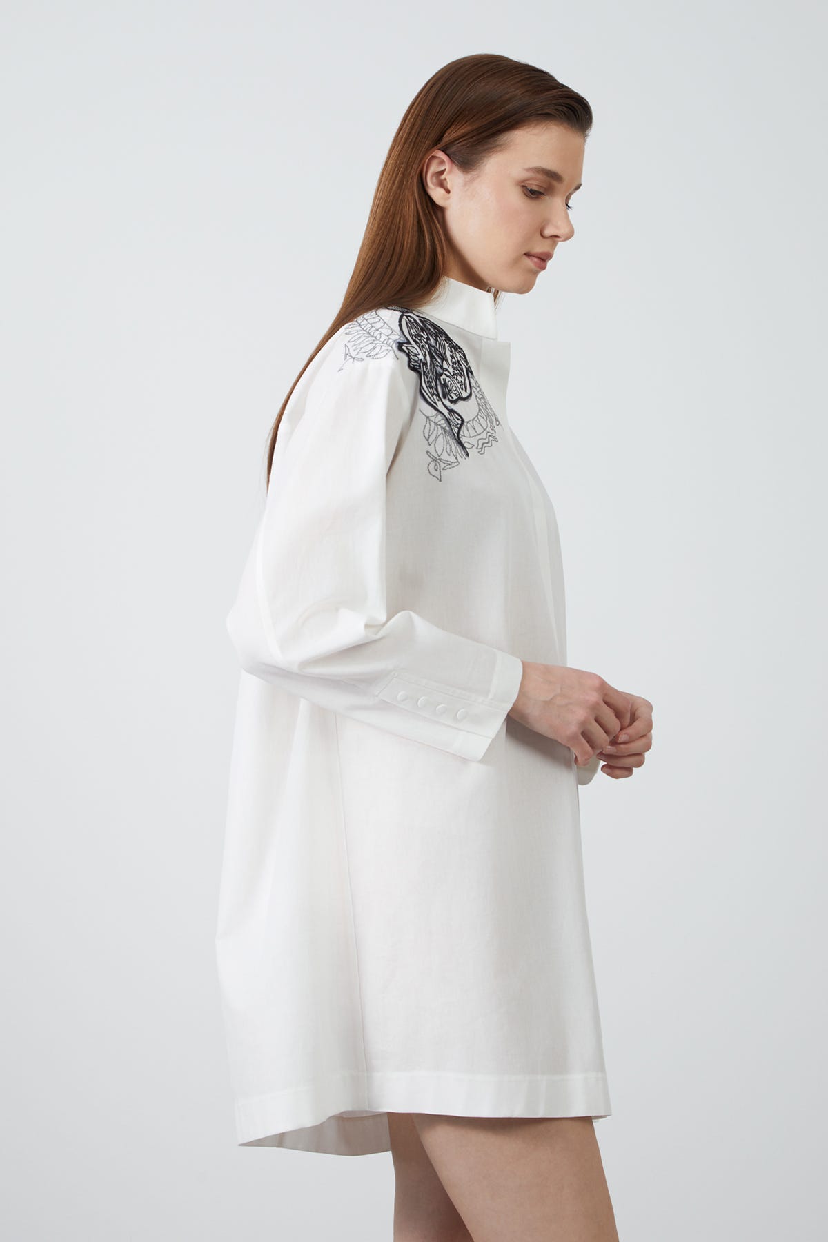 Omuz İşlemeli Uzun Kollu Gömlek