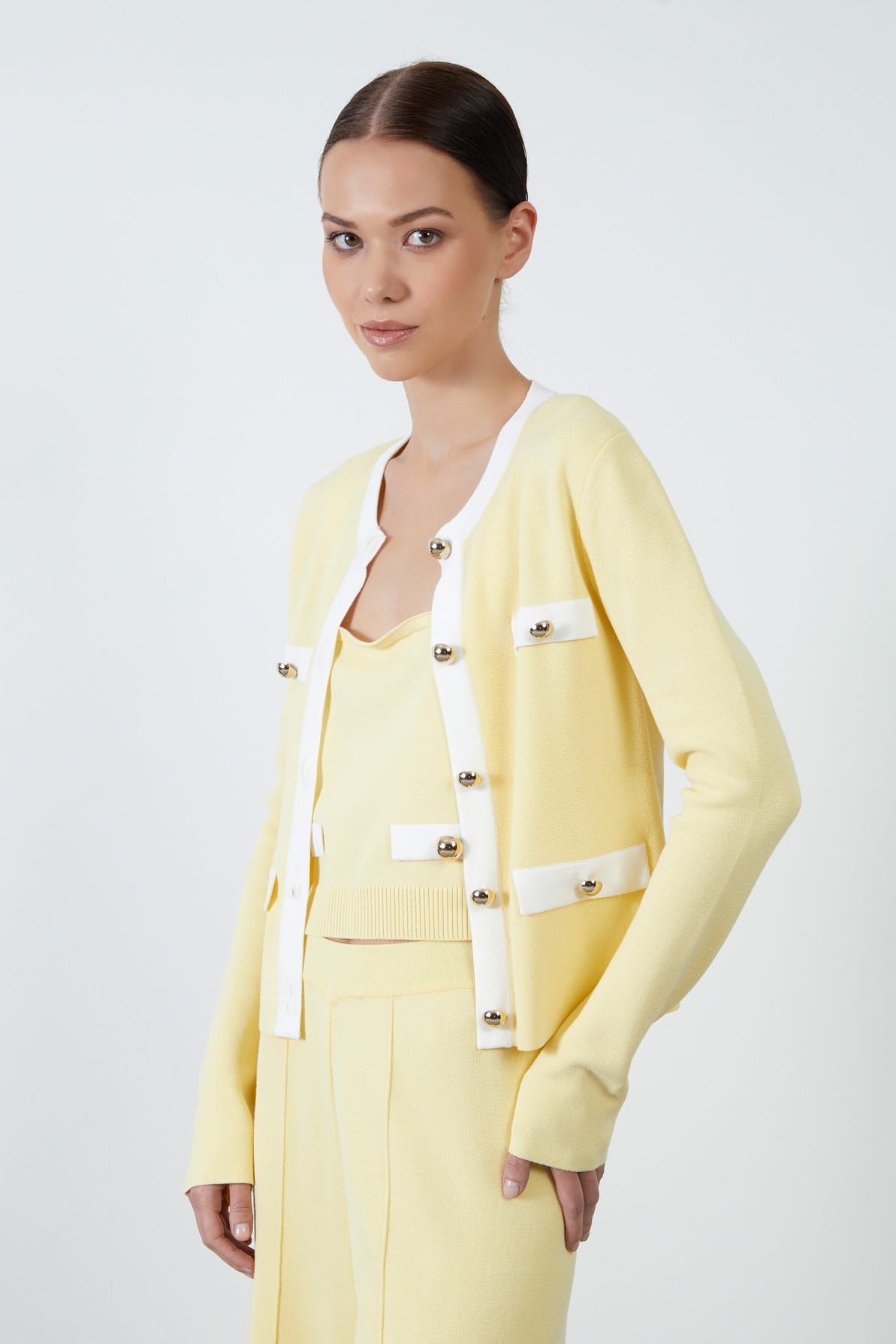 Düğme Detaylı Uzun Kollu Triko Hırka