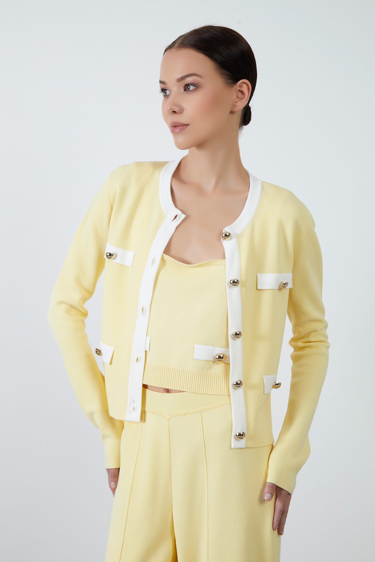 Düğme Detaylı Uzun Kollu Triko Hırka