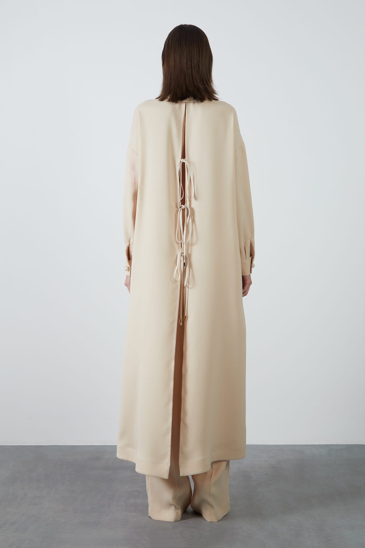 Arkası Bağlanabilir Yırtmaçlı Önü Cepli Uzun Bluz