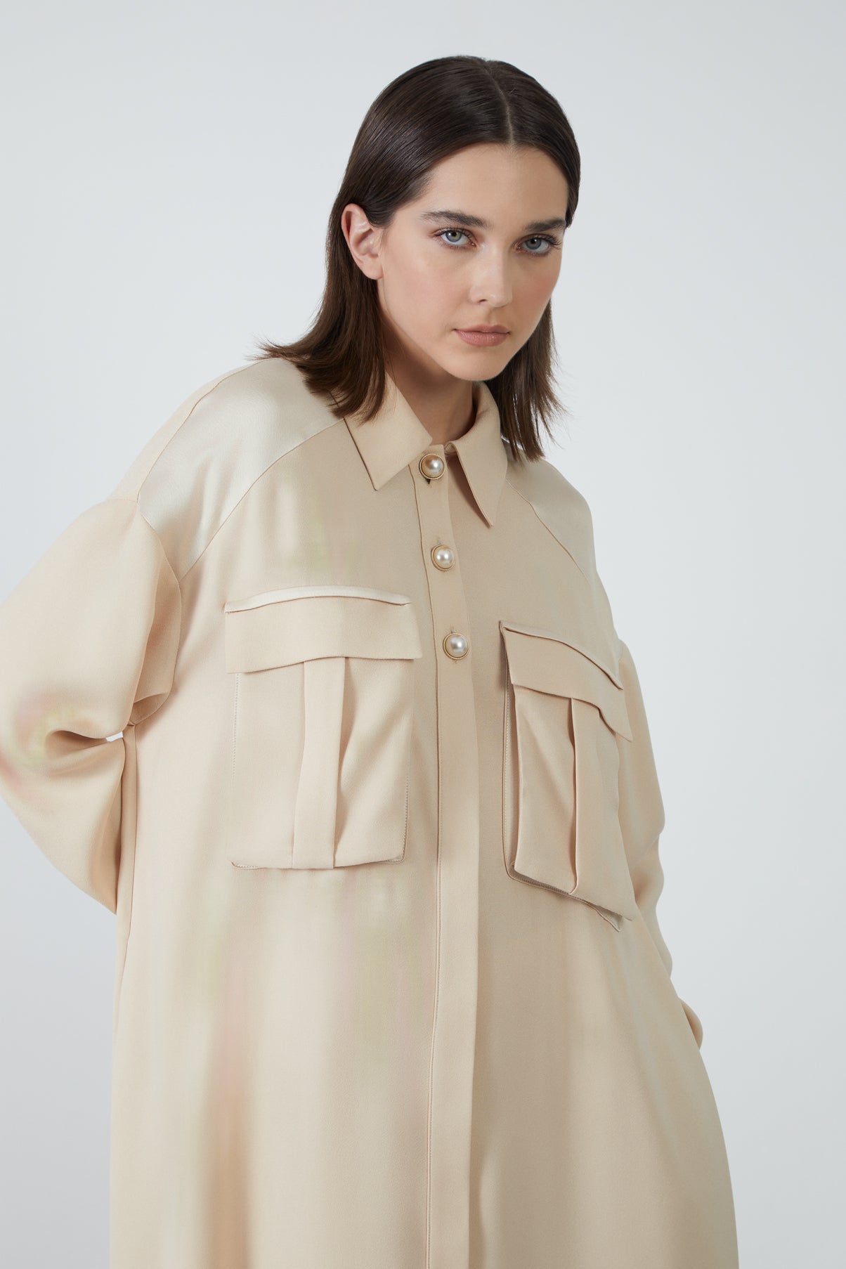 Arkası Bağlanabilir Yırtmaçlı Önü Cepli Uzun Bluz