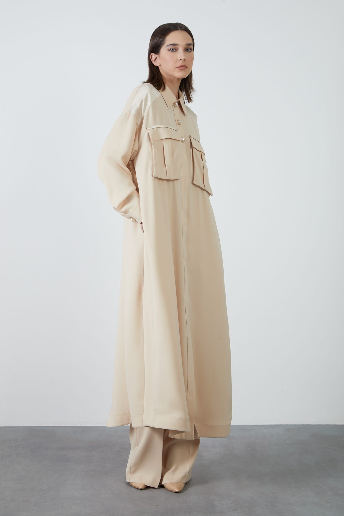 Arkası Bağlanabilir Yırtmaçlı Önü Cepli Uzun Bluz