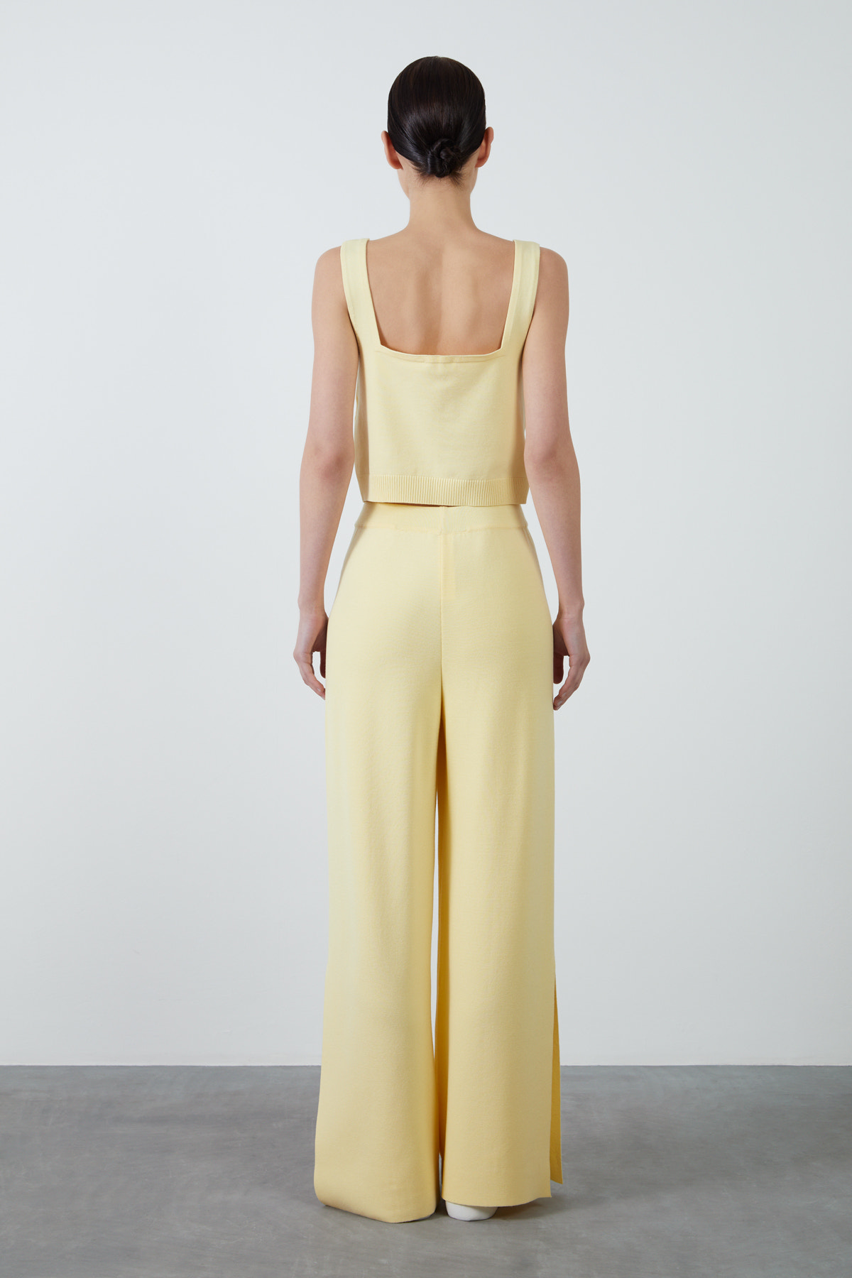 Beli Lastikli Paça Yanları Yırtmaçlı Triko Pantolon