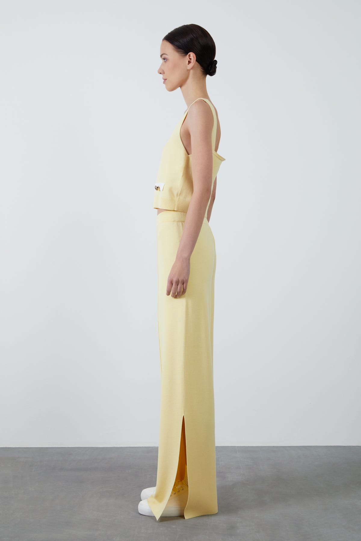 Beli Lastikli Paça Yanları Yırtmaçlı Triko Pantolon