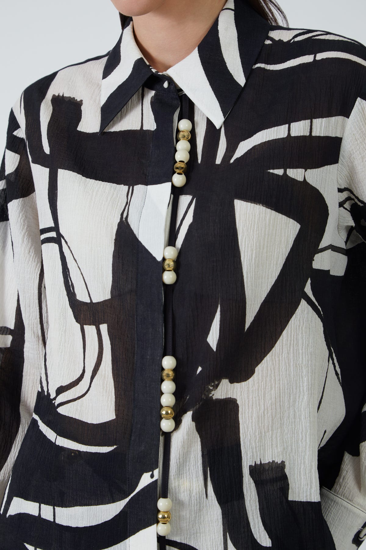 Boncuklu Kordon Detaylı Desenli Gömlek