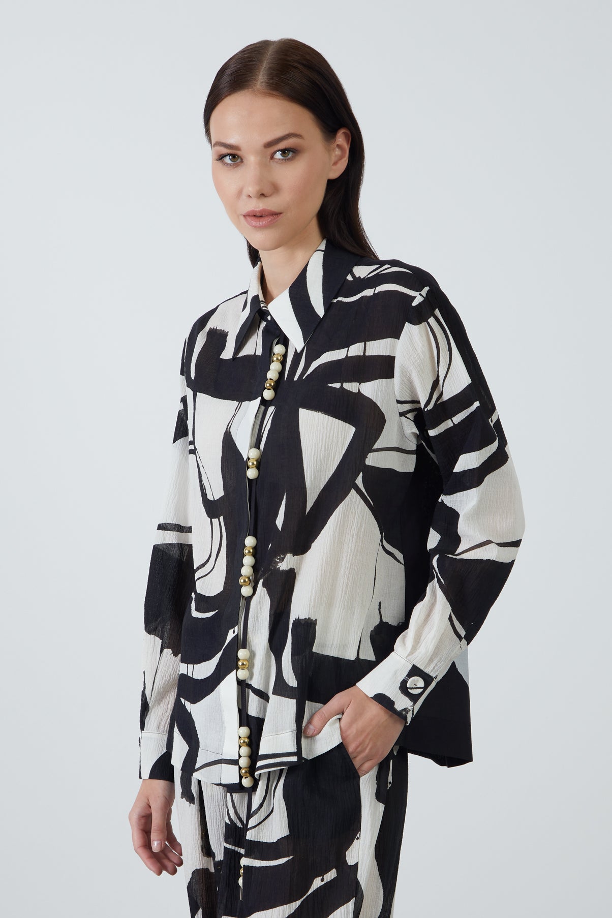 Boncuklu Kordon Detaylı Desenli Gömlek