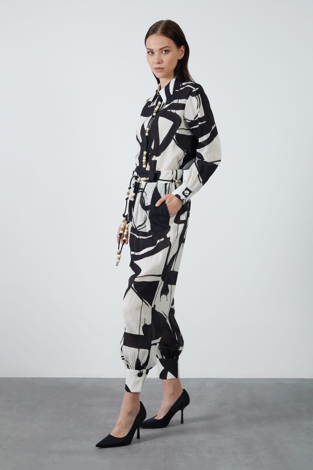 Boncuklu Kordon Detaylı Paça Manşetli Pantolon