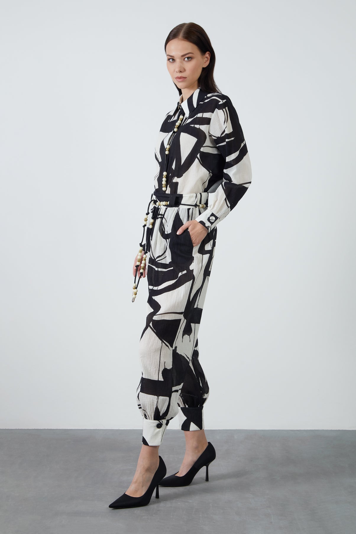 Boncuklu Kordon Detaylı Paça Manşetli Pantolon