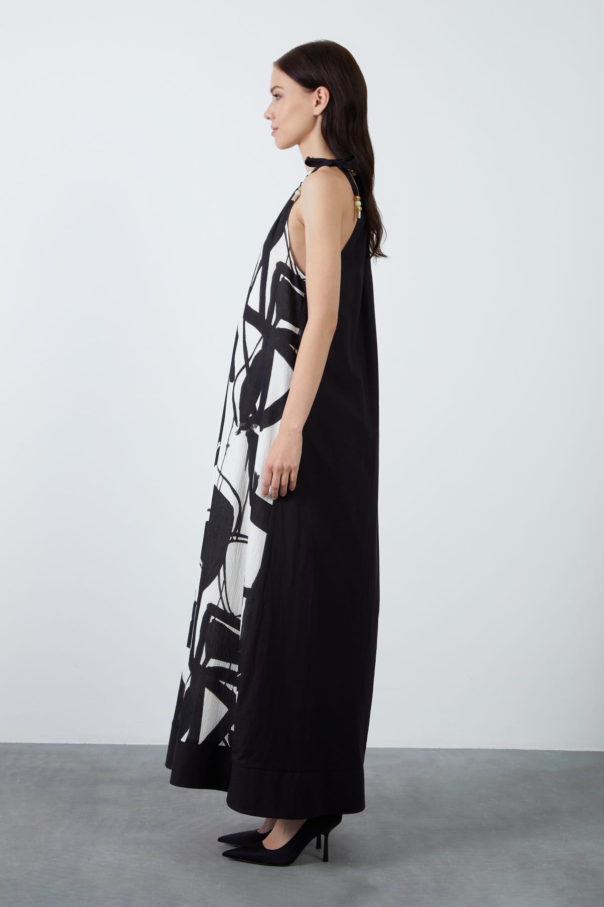 Halter Yaka Sıfır Kol Desenli Uzun Elbise