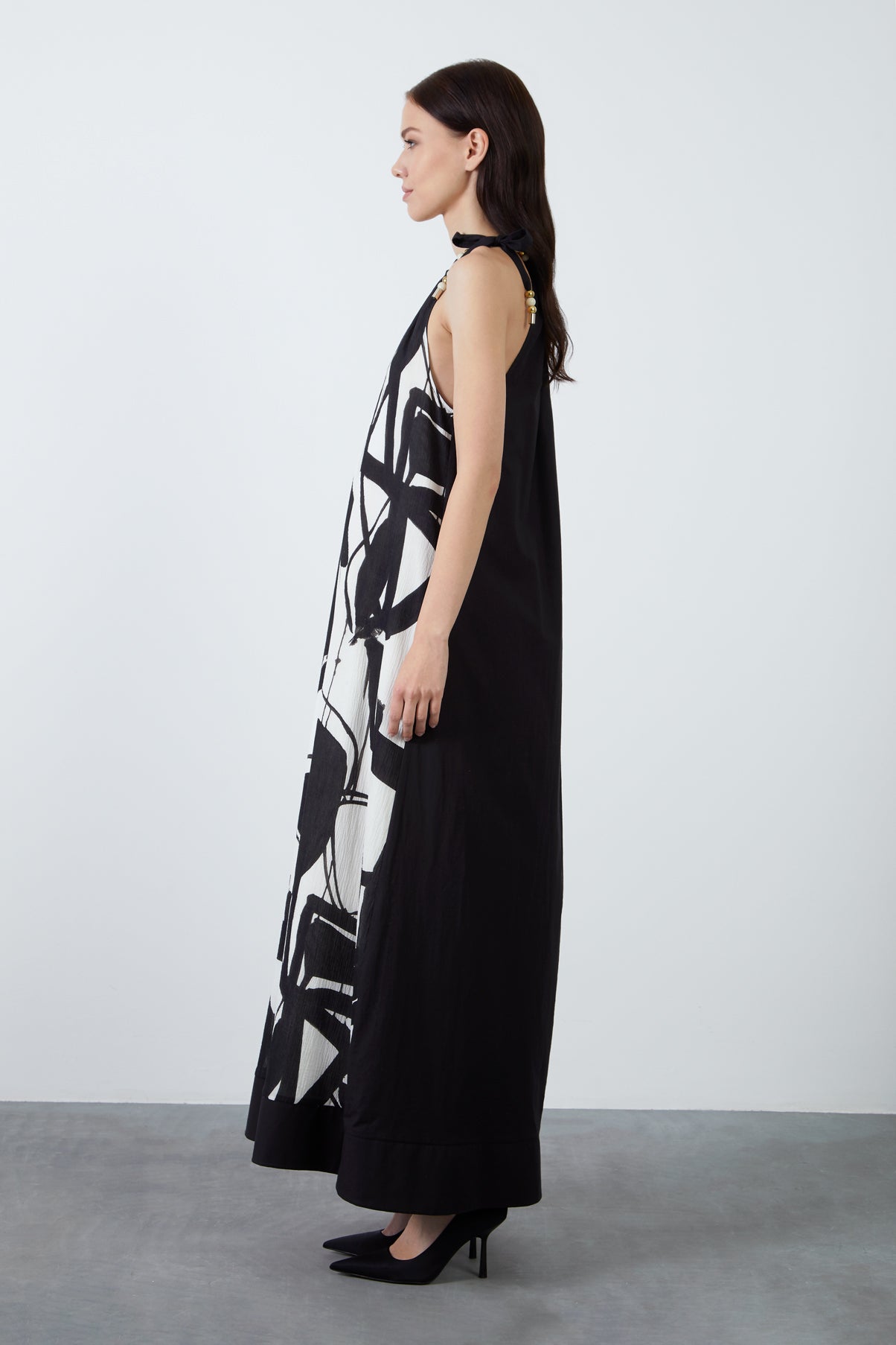 Halter Yaka Sıfır Kol Desenli Uzun Elbise