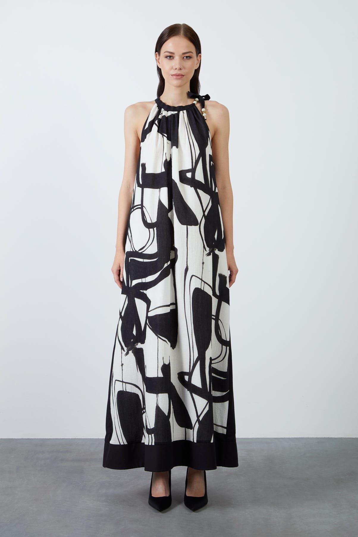 Halter Yaka Sıfır Kol Desenli Uzun Elbise