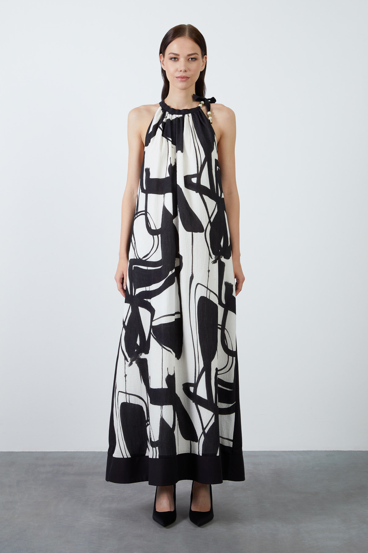 Halter Yaka Sıfır Kol Desenli Uzun Elbise