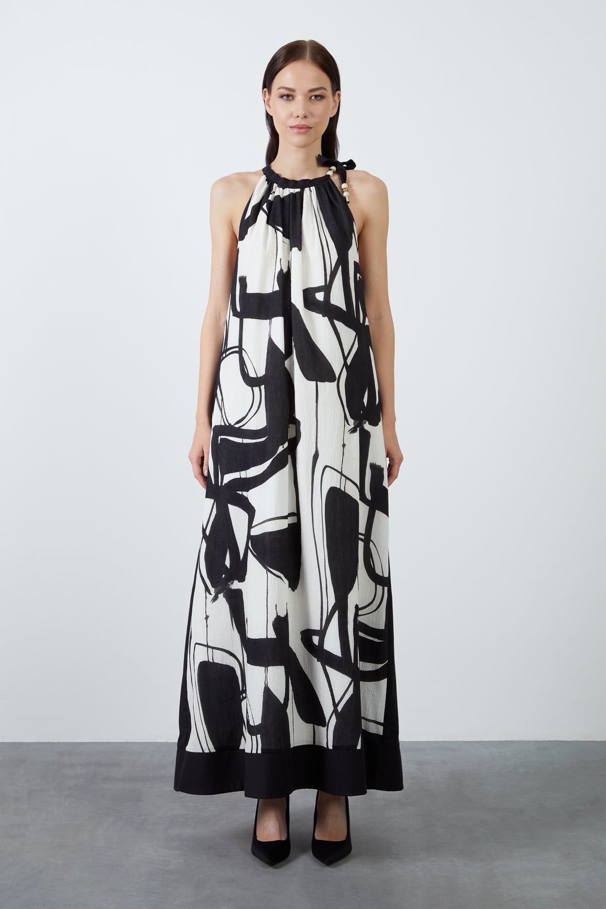 Halter Yaka Sıfır Kol Desenli Uzun Elbise