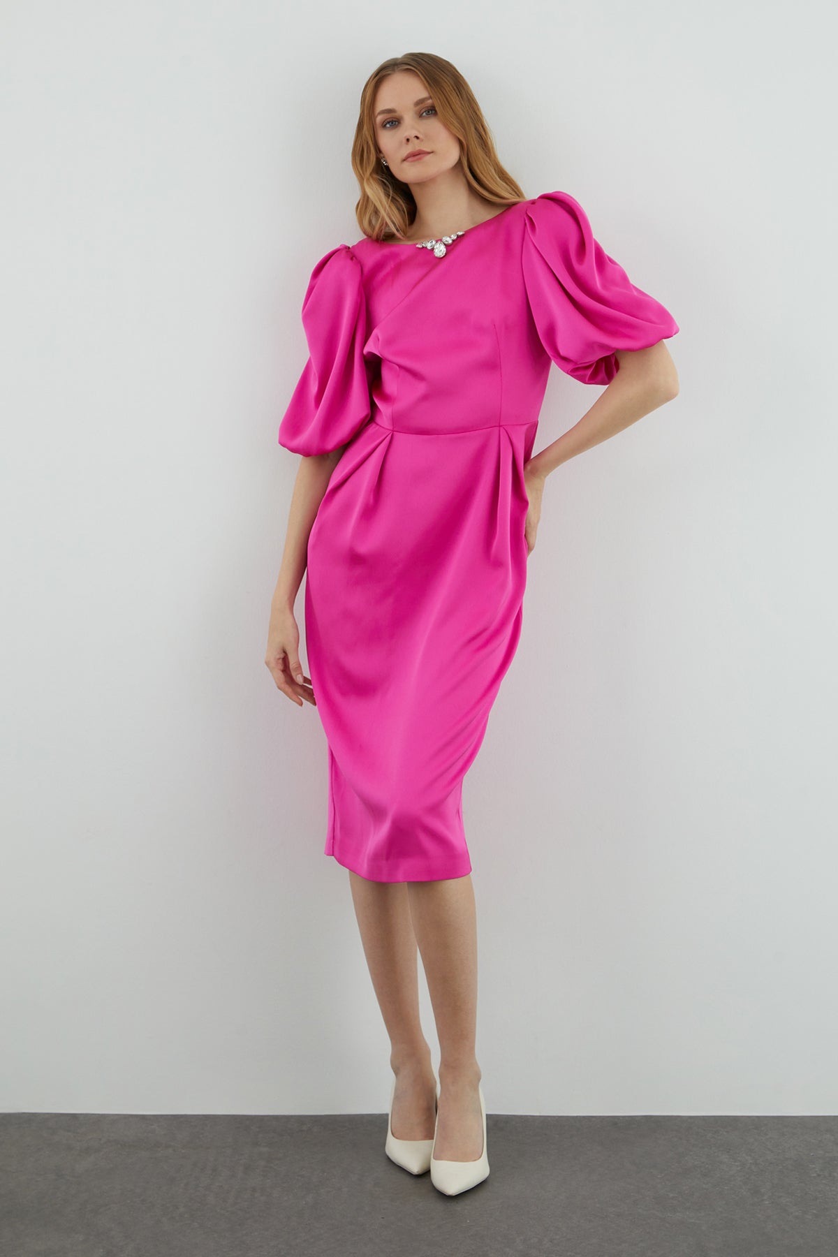 Balon Kol Sırt Dekolteli Midi Elbise