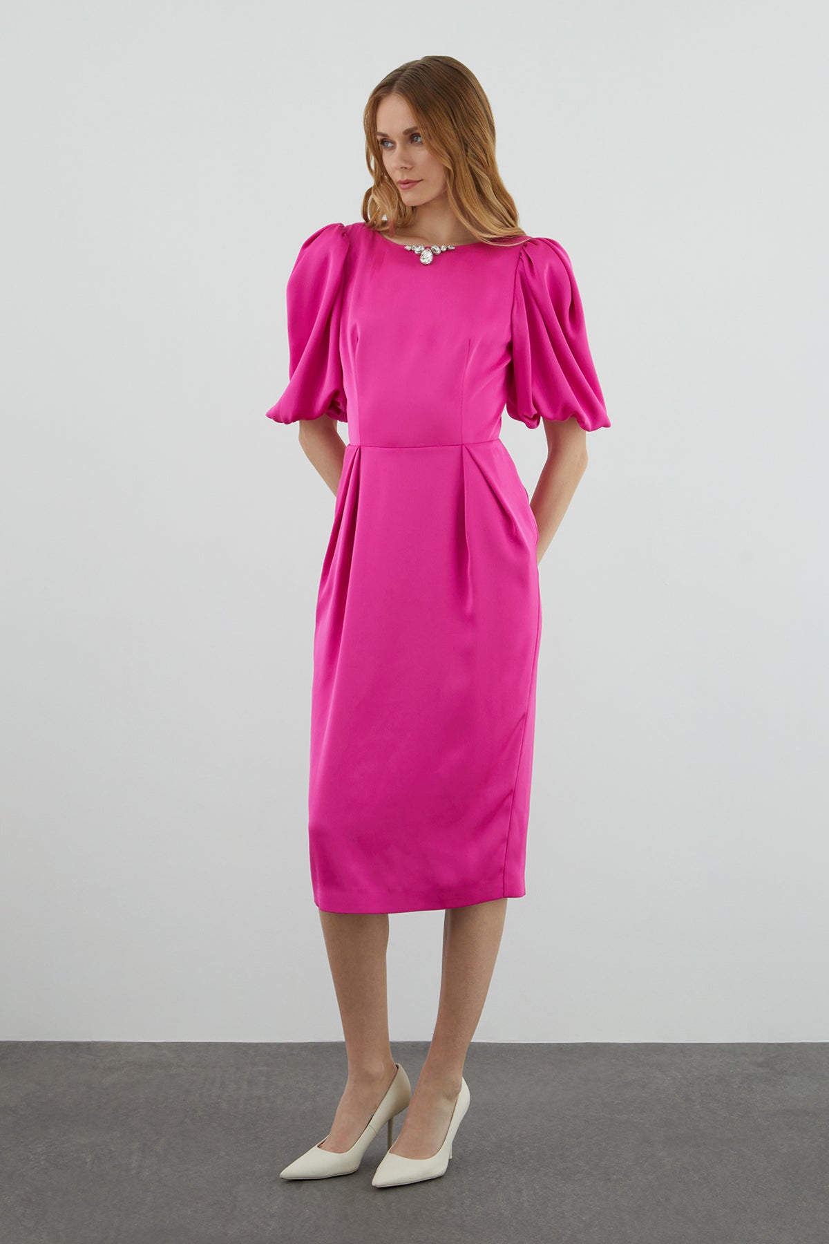 Balon Kol Sırt Dekolteli Midi Elbise