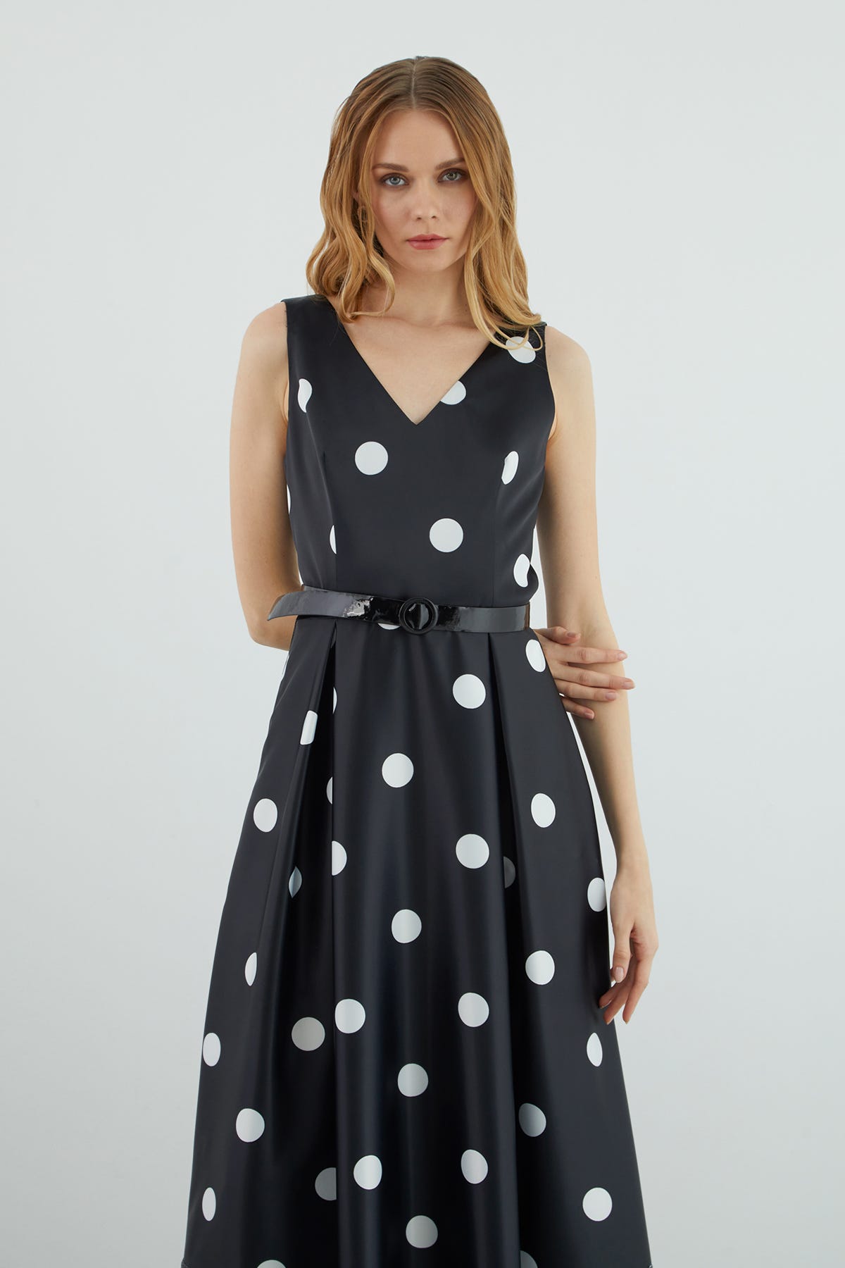 Sıfır Kol V Yaka Puantiye Pul Payetli Beli Kemerli Uzun Abiye Elbise