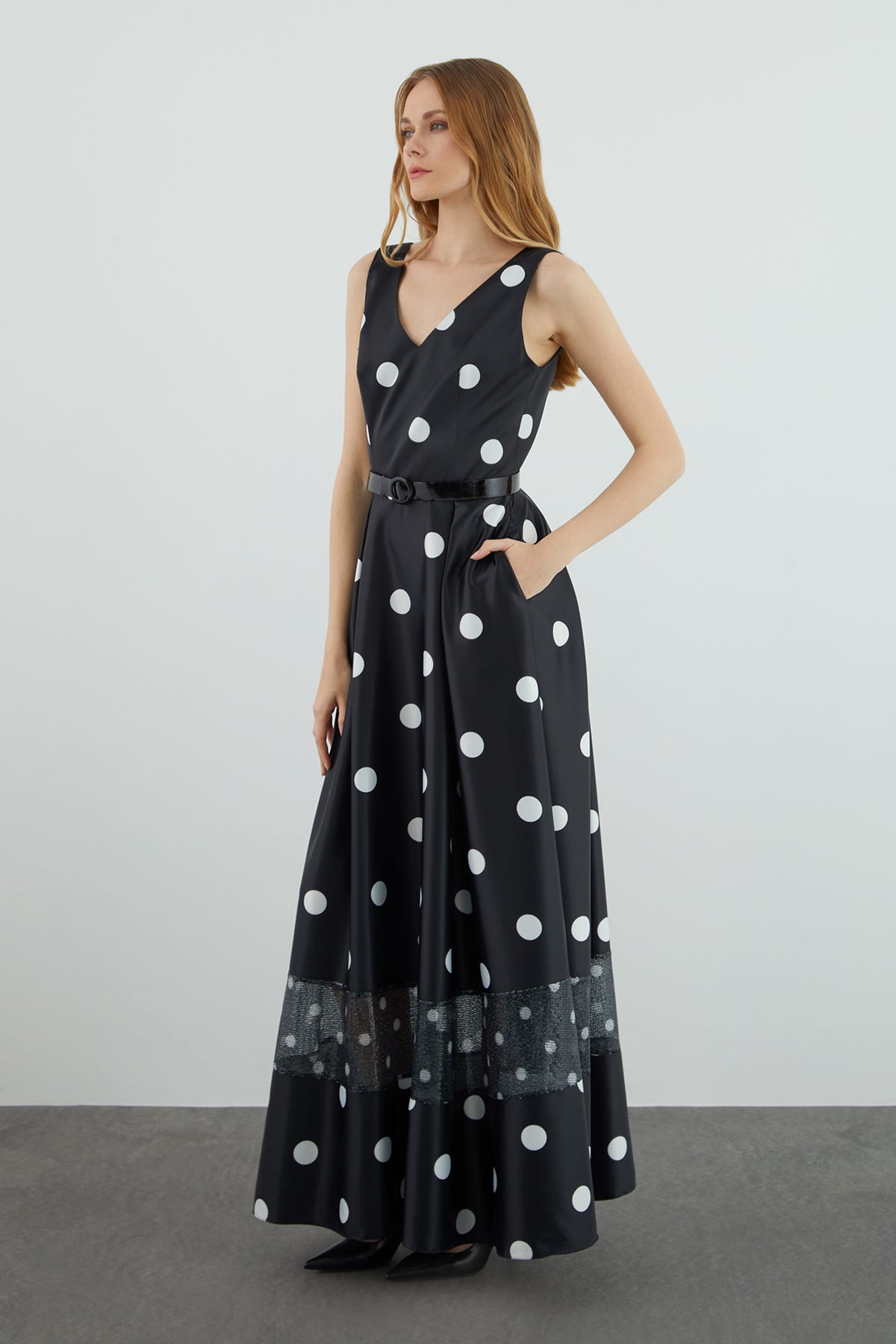 Sıfır Kol V Yaka Puantiye Pul Payetli Beli Kemerli Uzun Abiye Elbise