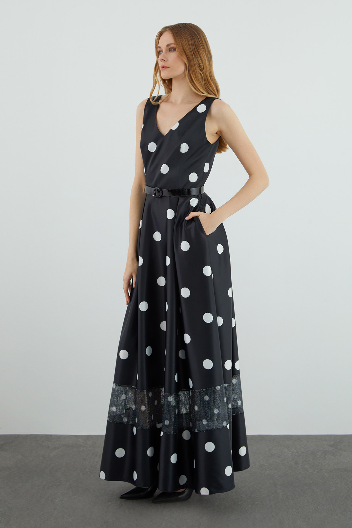 Sıfır Kol V Yaka Puantiye Pul Payetli Beli Kemerli Uzun Abiye Elbise