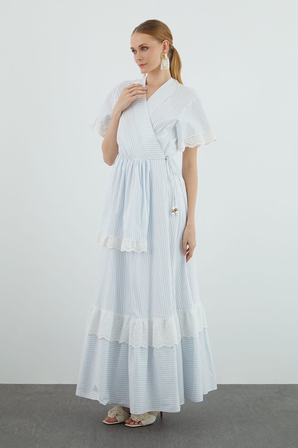 V Yaka Uzun İşlemeli Uzun Elbise