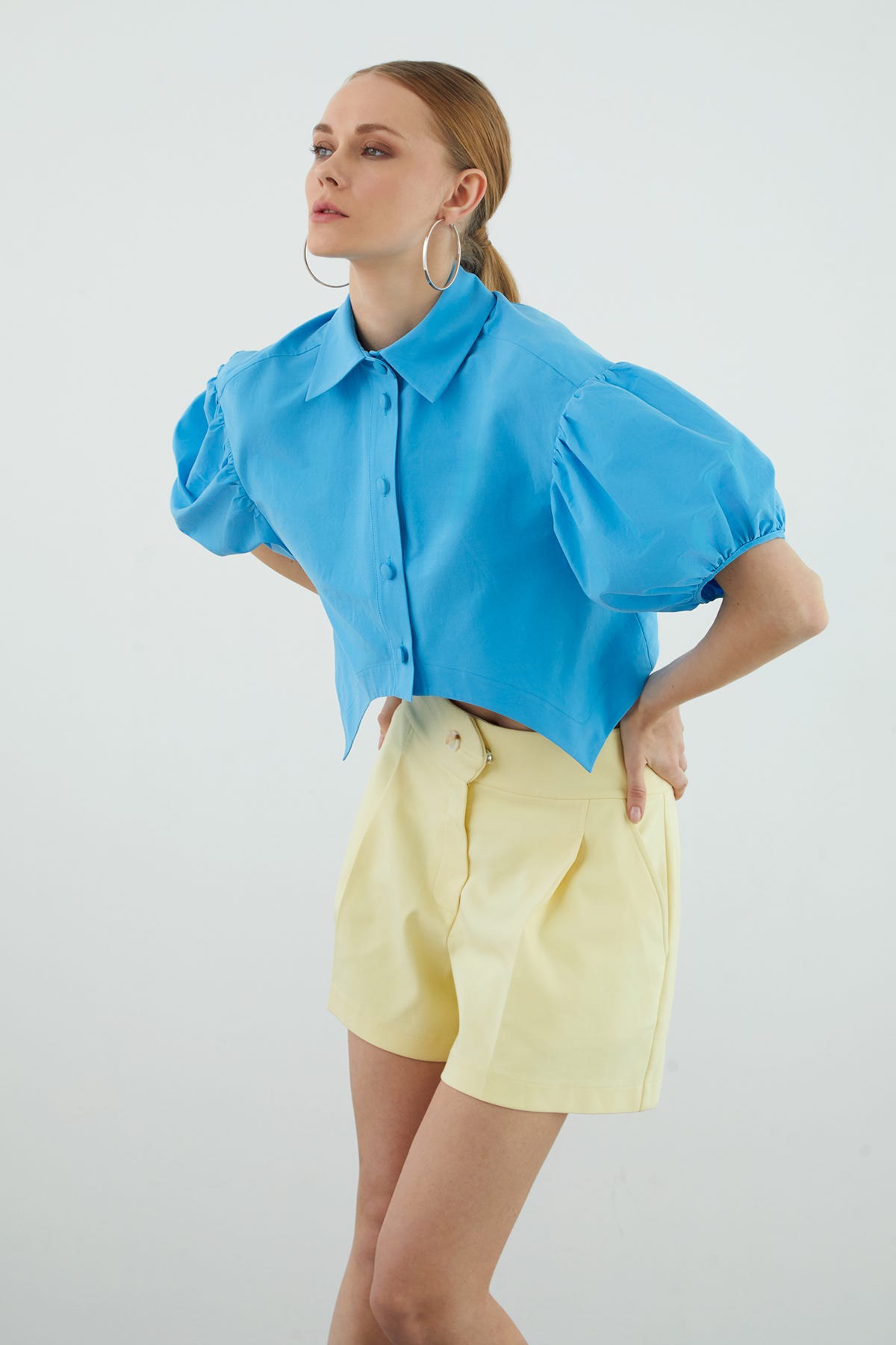 Kolları Büzgü Detaylı Crop Gömlek