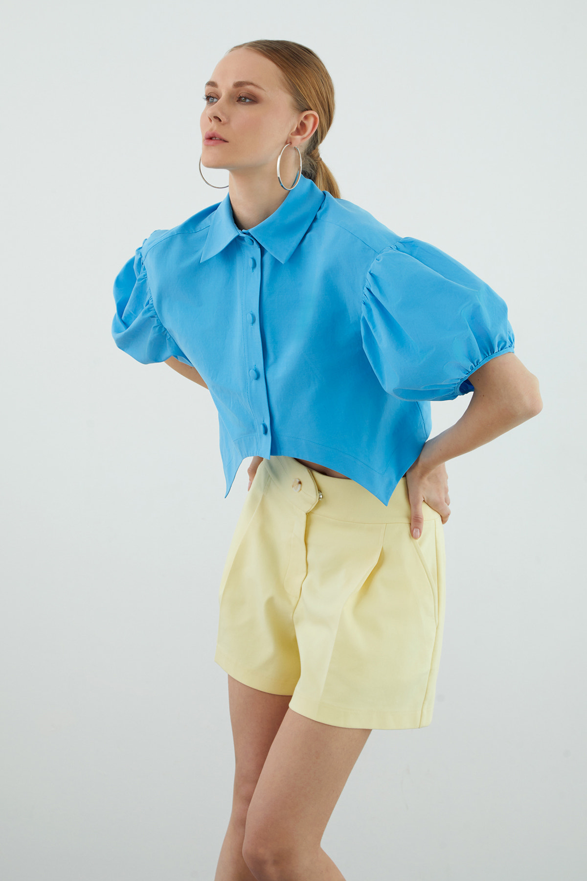 Kolları Büzgü Detaylı Crop Gömlek