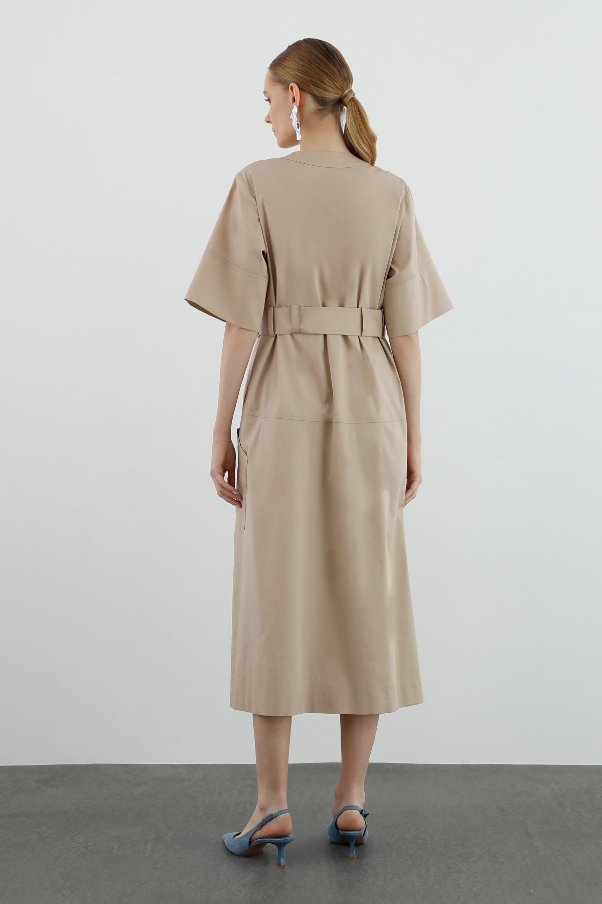 Düğme Detaylı Cepli Midi Elbise