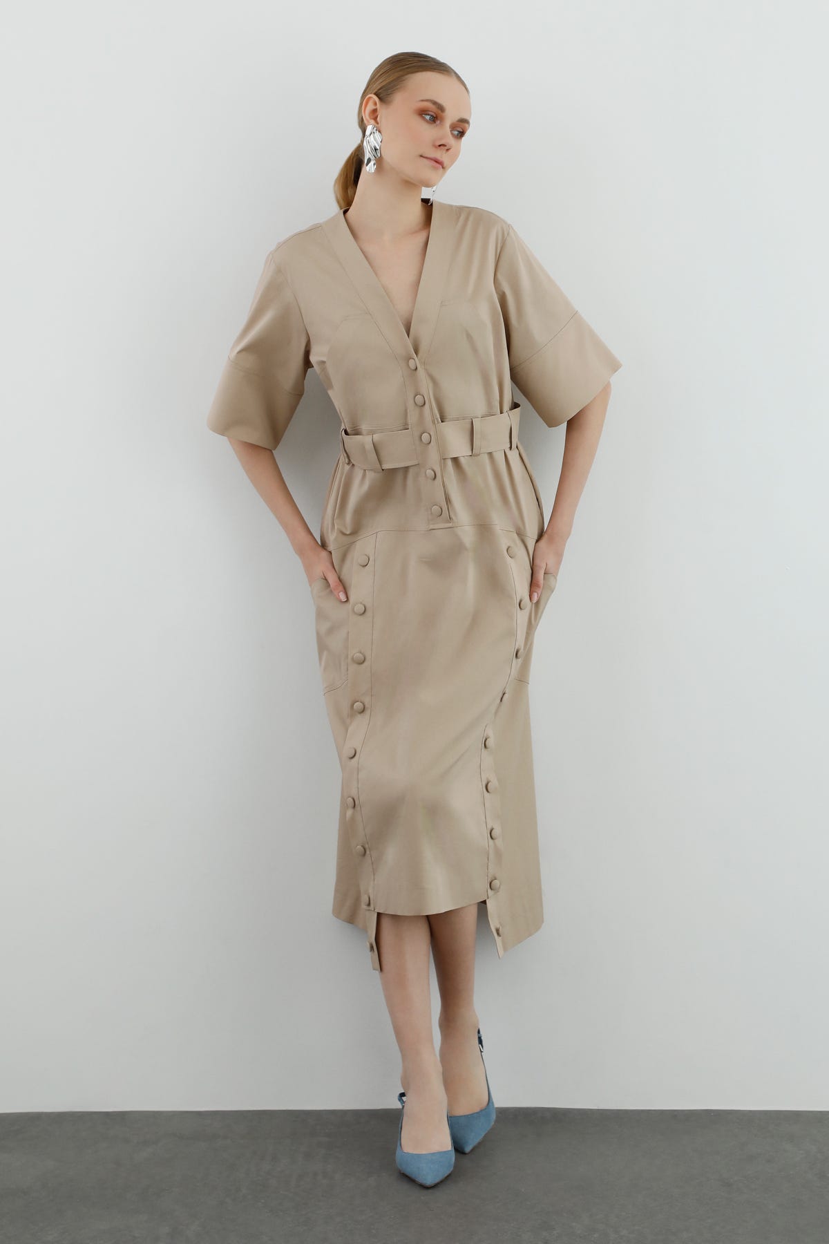 Düğme Detaylı Cepli Midi Elbise