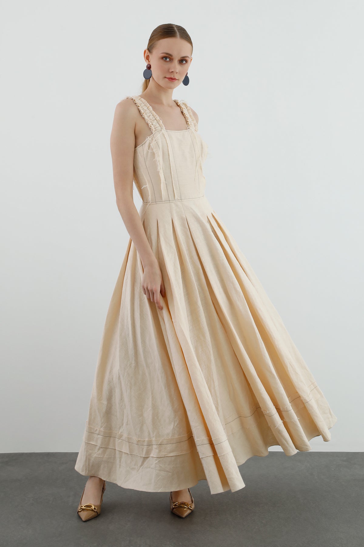 Askıları İşlemeli Eteği Pilikaşeli Uzun Elbise