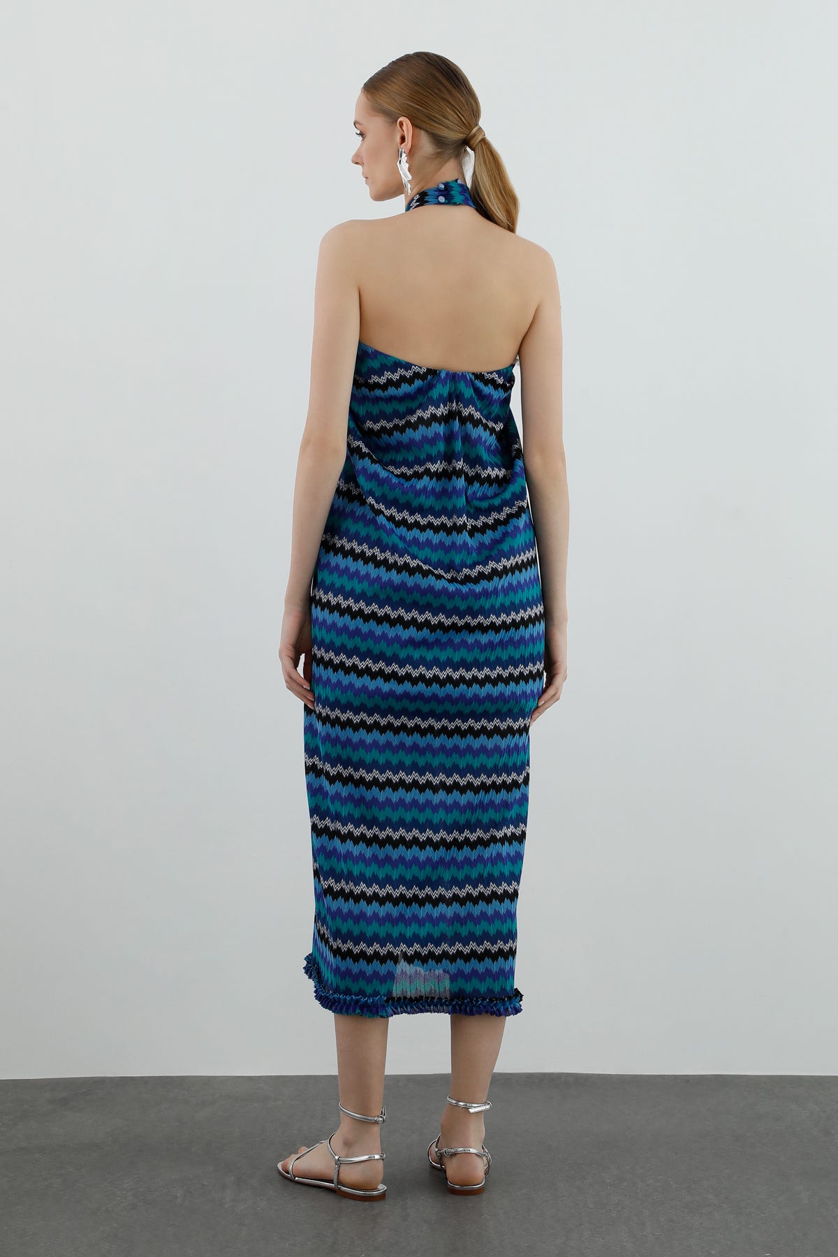 Boyundan Bağlamalı Renkli Midi Elbise