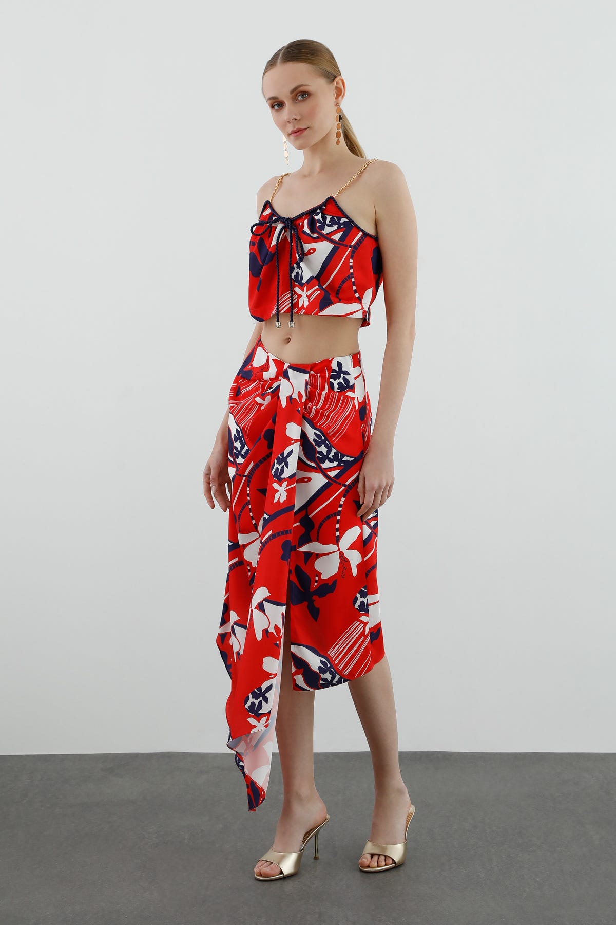 Zincir Askılı Desenli Top Ve Etekli Takım