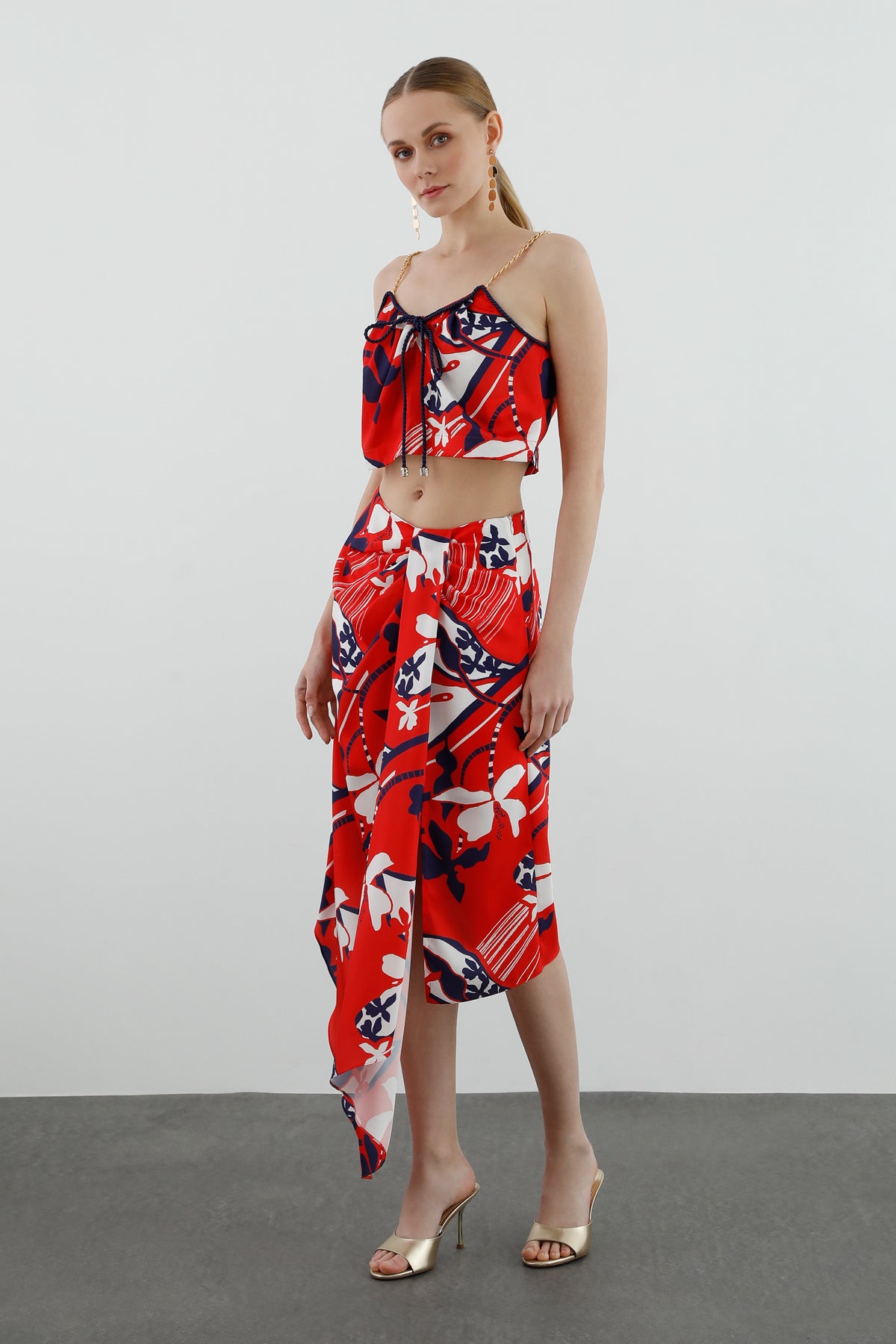 Zincir Askılı Desenli Top Ve Etekli Takım