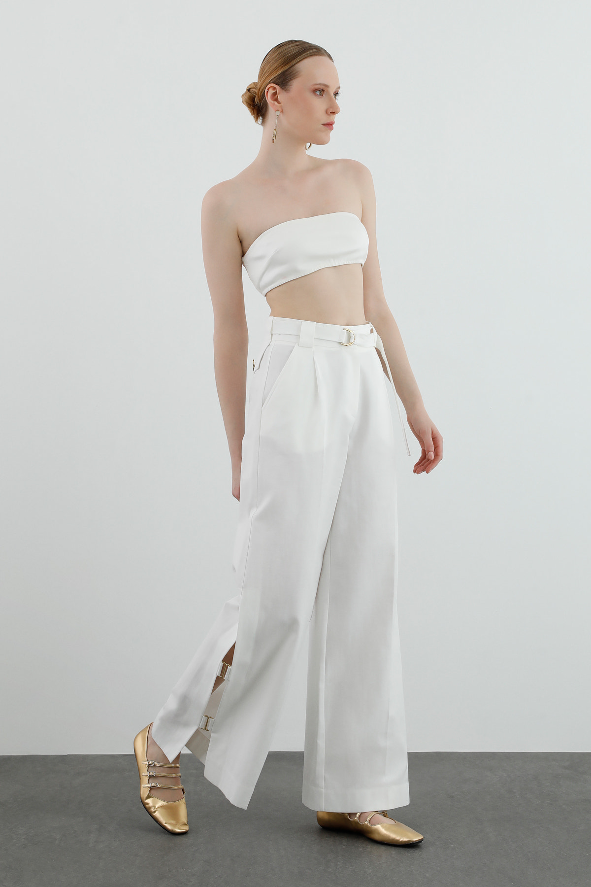 Seyyar Kuşaklı Yandan Yırtmaçlı Bol Kesim Pantolon