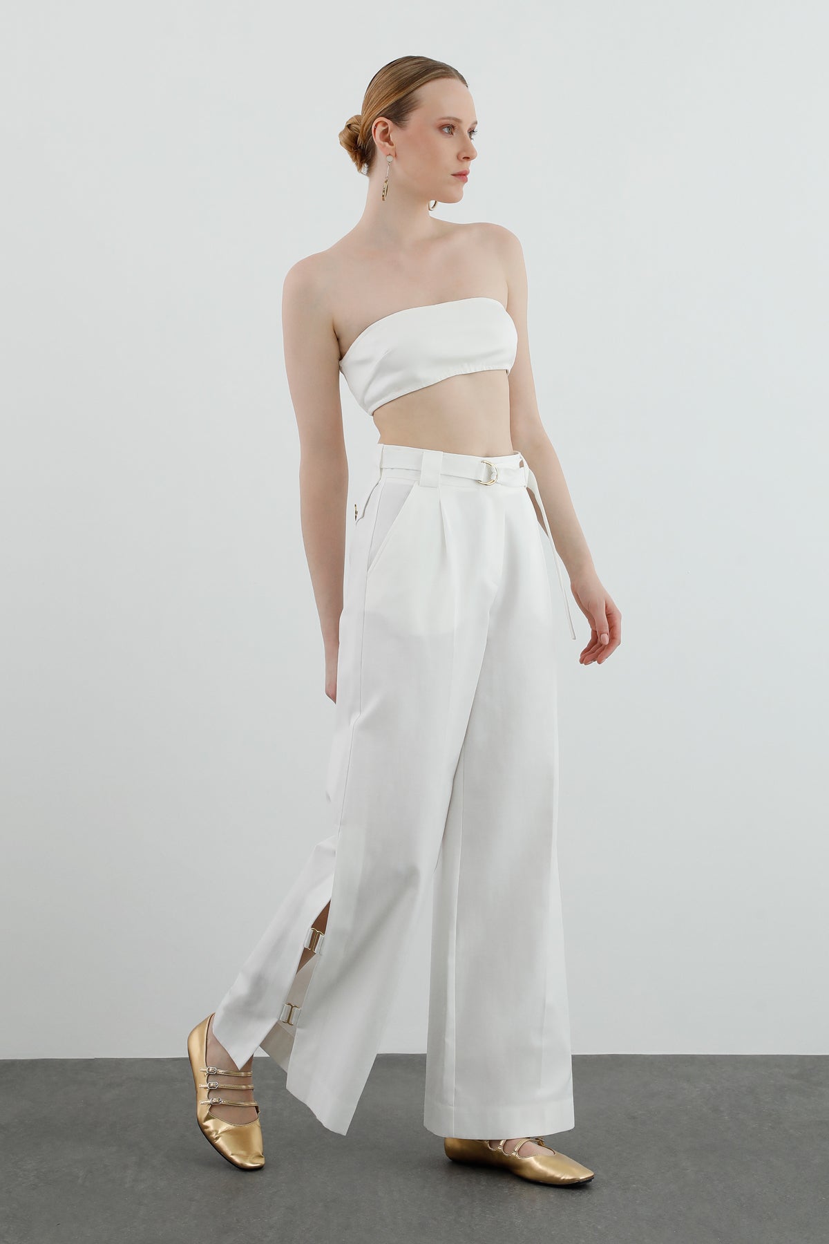 Seyyar Kuşaklı Yandan Yırtmaçlı Bol Kesim Pantolon