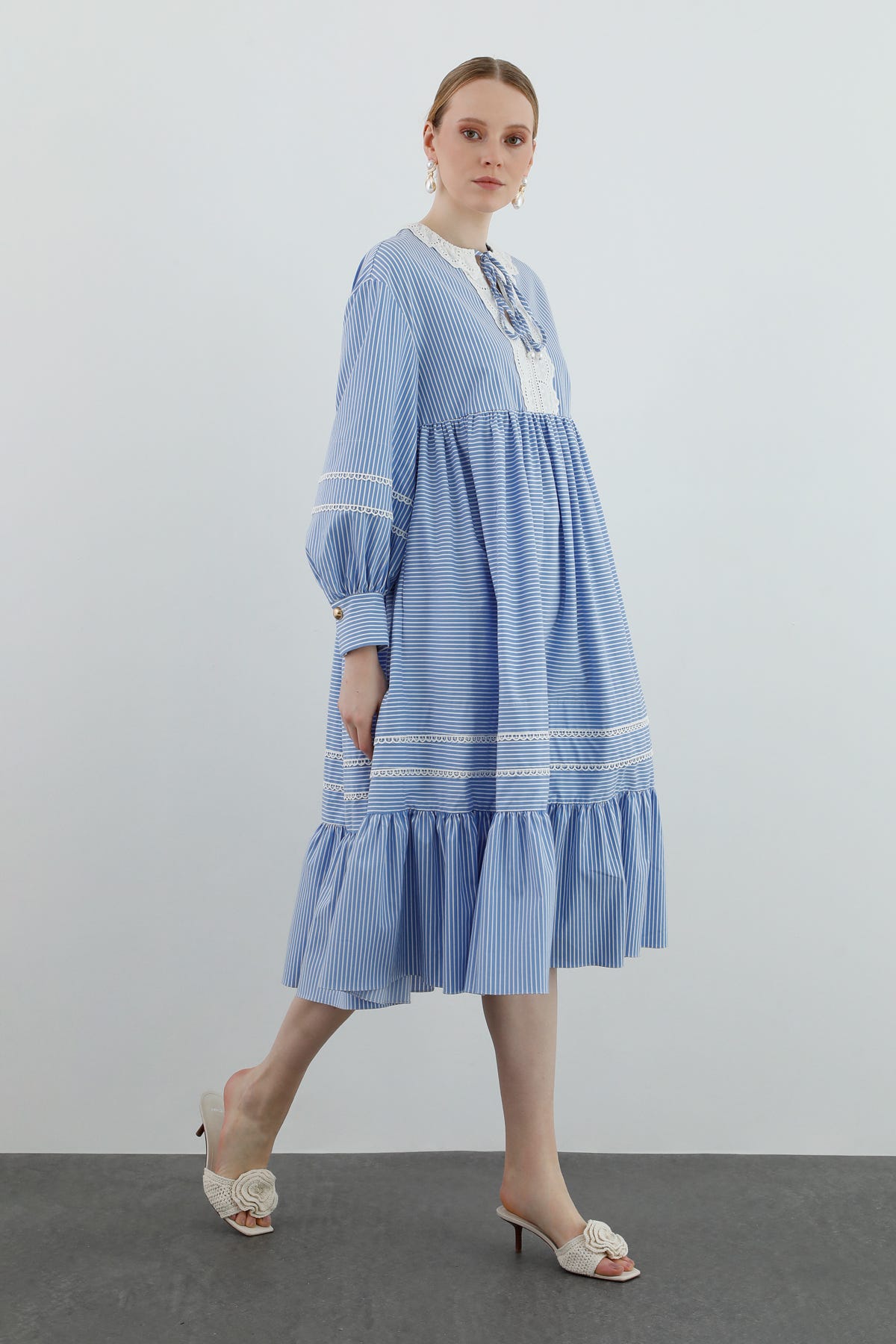 İşleme Detaylı Uzun Kollu Midi Elbise